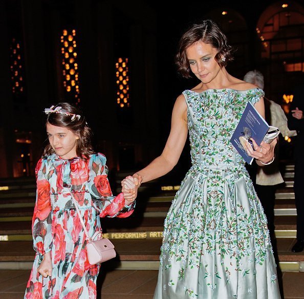 Katie Holmes et Suri Cruise passent une soirée au American Ballet Theater au Lincoln Center | Photo : Getty Images