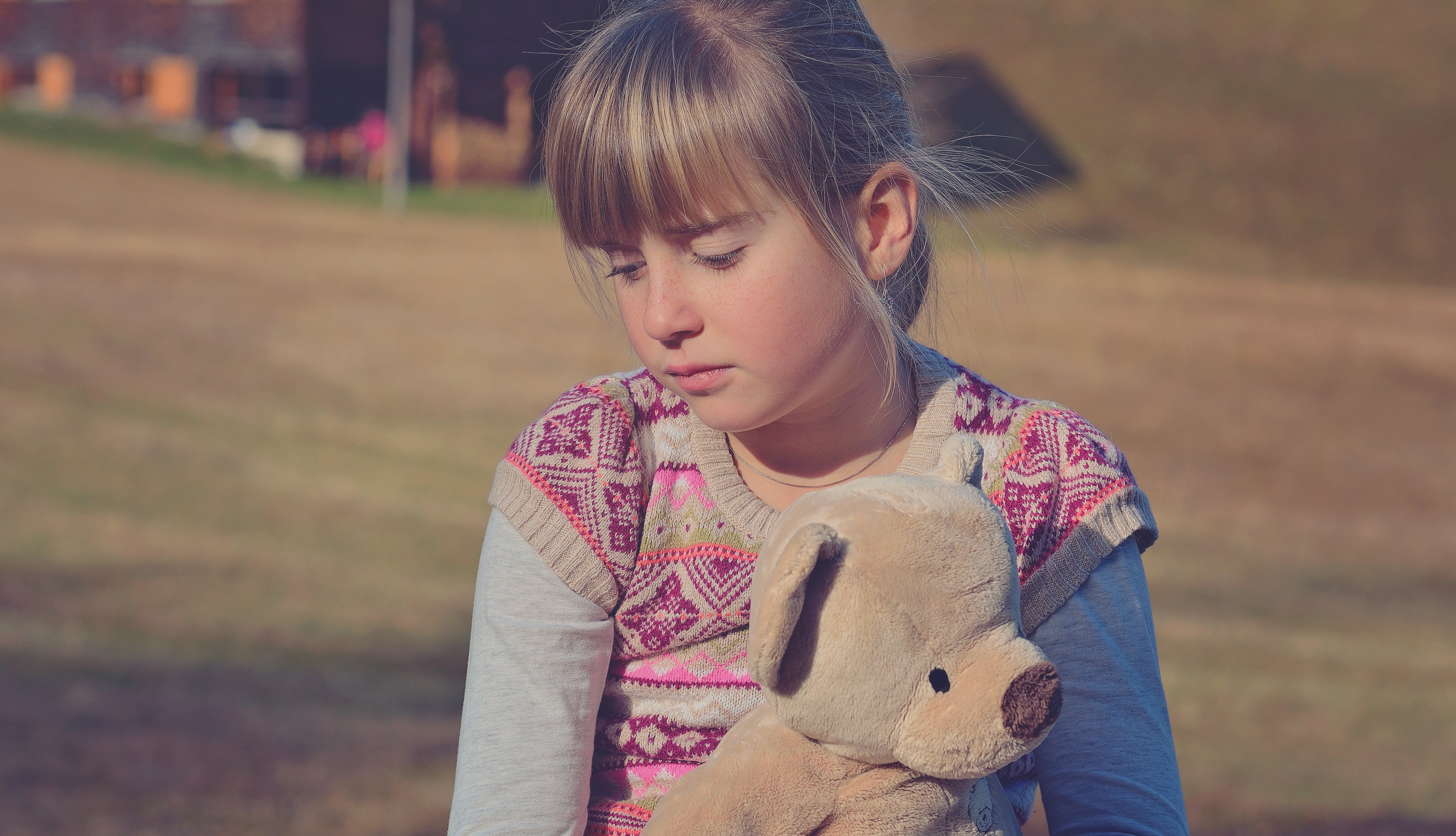 Une petite fille blonde. l Source: Pexels