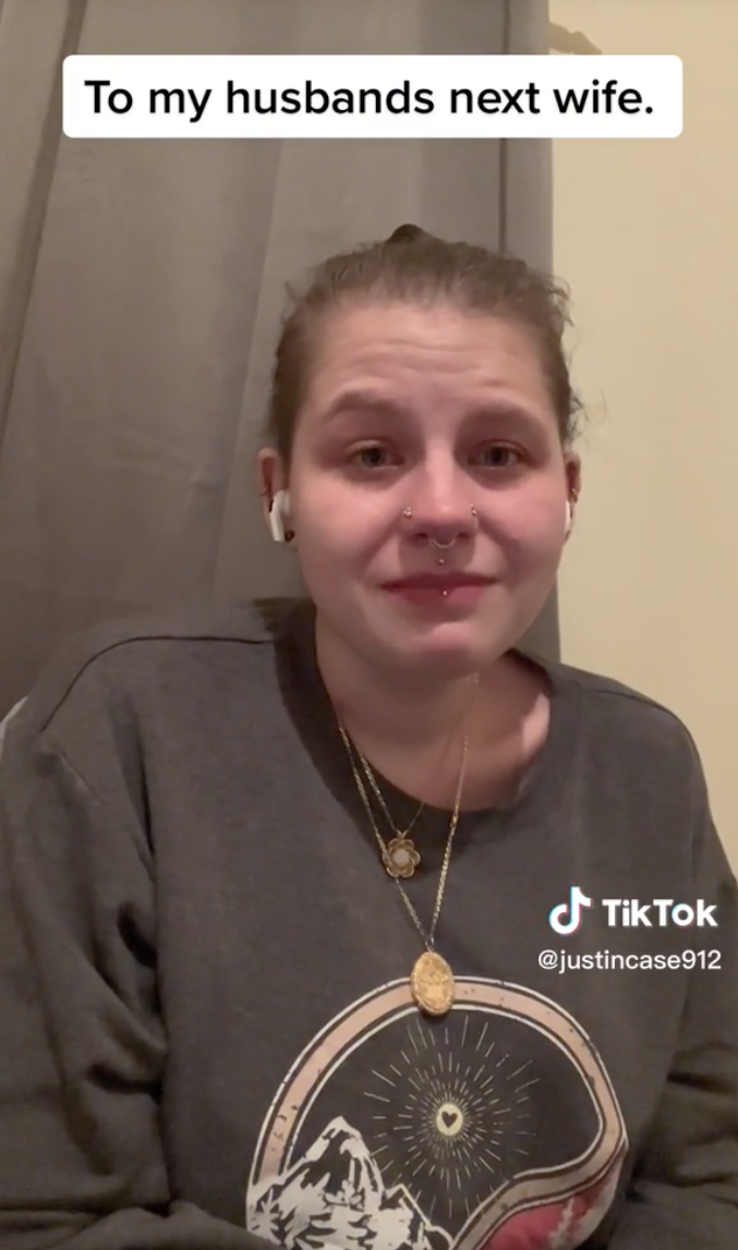 Emily a enregistré une vidéo pour la future femme de son mari. | Source : TikTok.com/justincase912