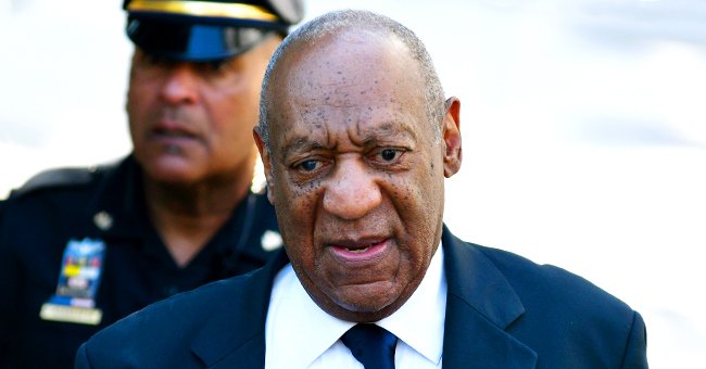 Bill Cosby arrive au palais de justice du comté de Montgomery le 13 juin 2017 à Morristown, en Pennsylvanie. | Photo : Getty Images