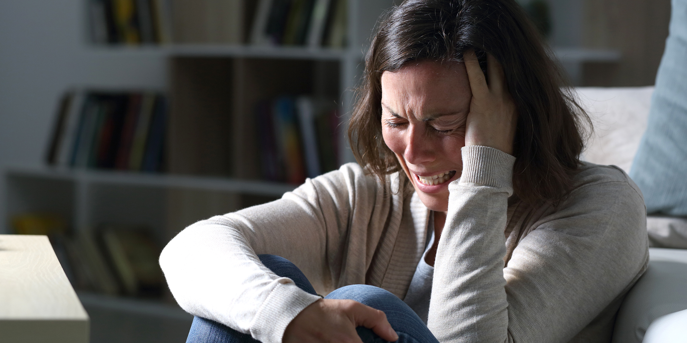 Femme en train de pleurer | Source : Shutterstock