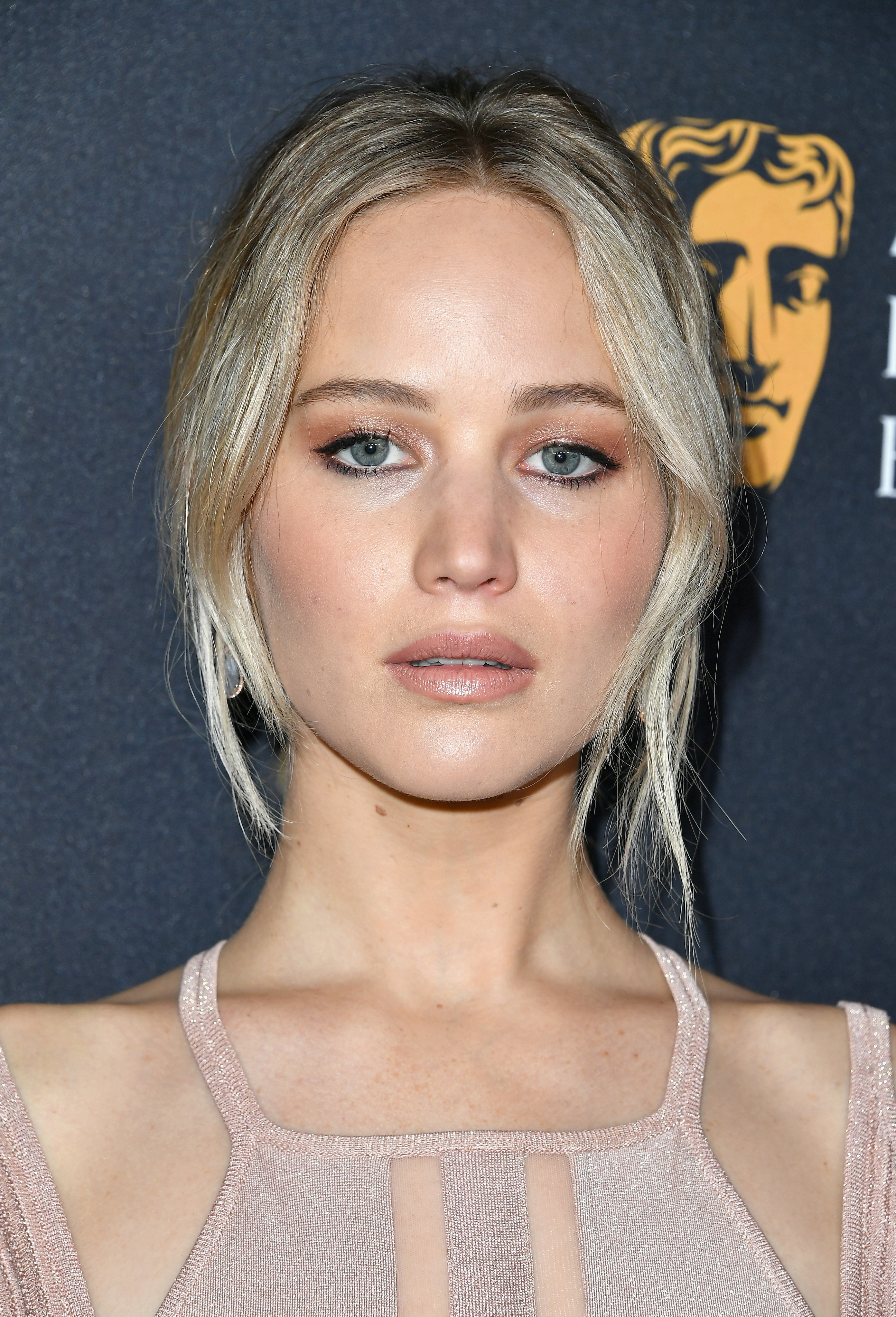 Jennifer Lawrence assiste à l'édition 2016 des AMD British Academy Britannia Awards présentés par Jaguar Land Rover et American Airlines à l'hôtel Beverly Hilton, le 28 octobre 2016, à Beverly Hills, en Californie. | Source : Getty Images