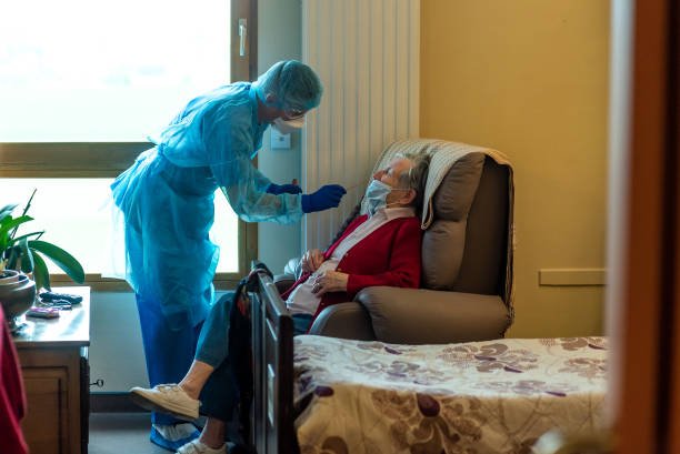Prise en charge des personnes âgées dans un EPHAD | Photo : Getty Images