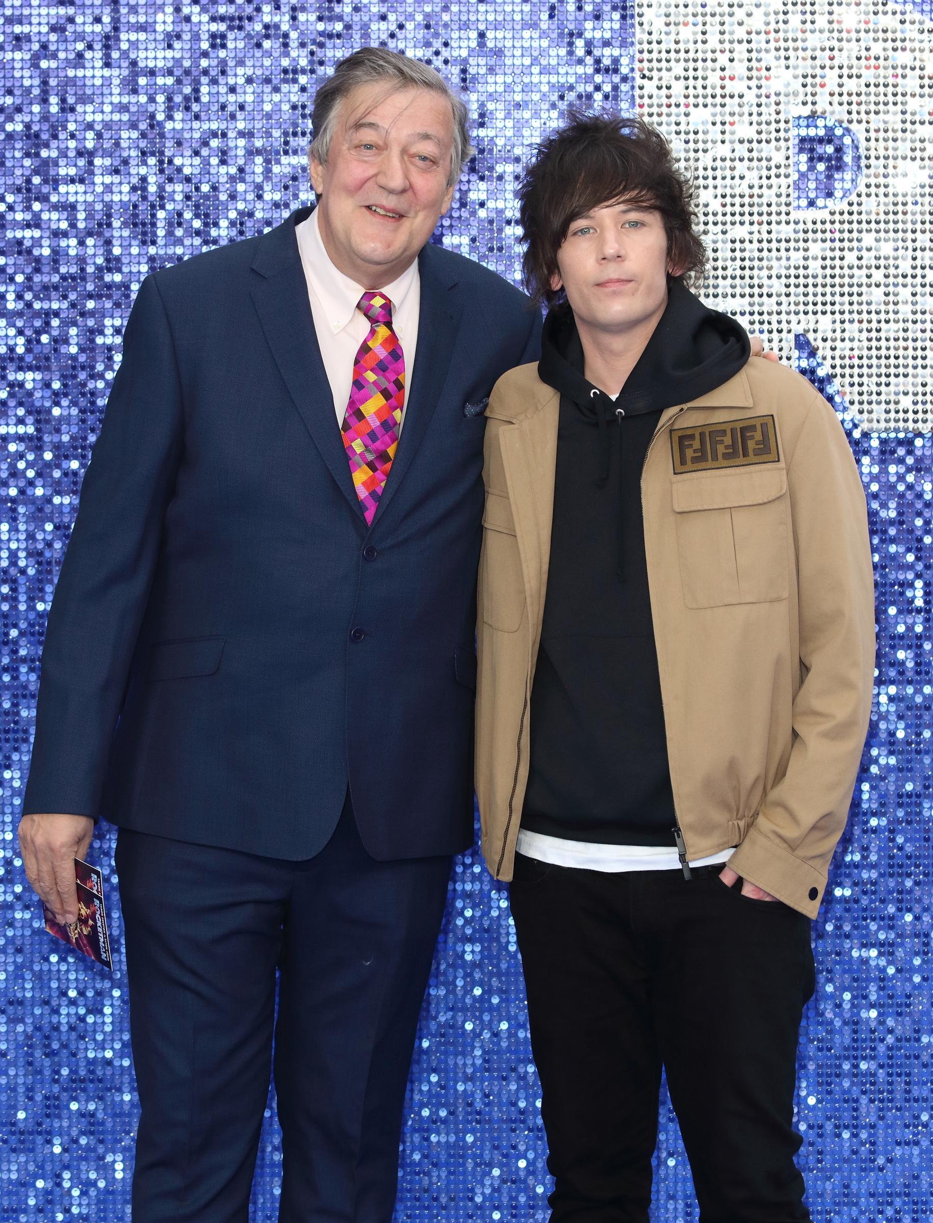 Stephen Fry et Elliott Spencer à la première britannique de "Rocketman" en 2019. | Source : Getty Images