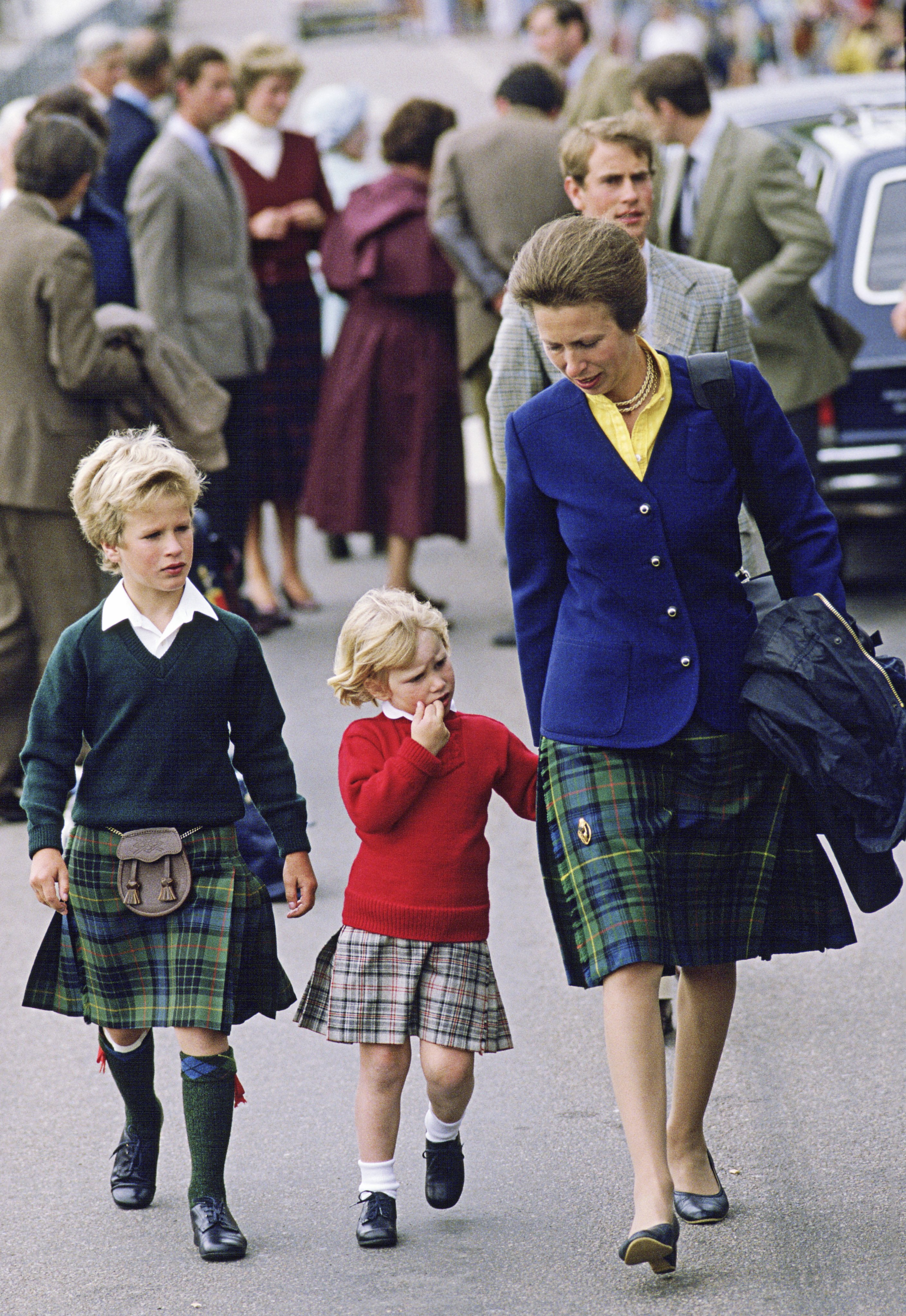 La princesse Anne avec ses enfants, Peter et Zara, en Écosse en 1985 | Source : Getty Images