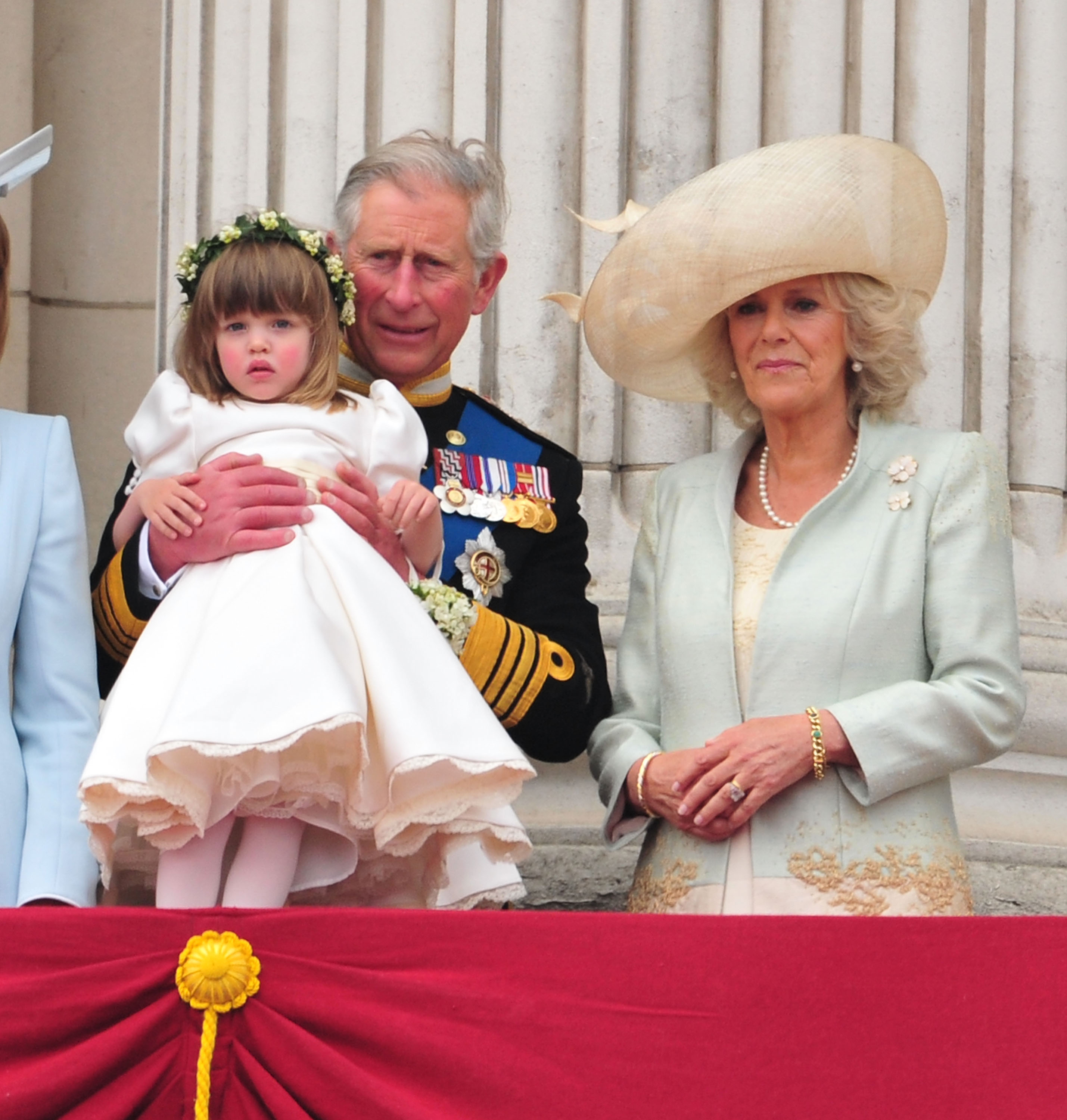 Eliza Lopes, Le roi Charles et la reine Camilla saluent la foule d'admirateurs au palais de Buckingham à Londres, en Angleterre, le 29 avril 2011. | Source : Getty Images