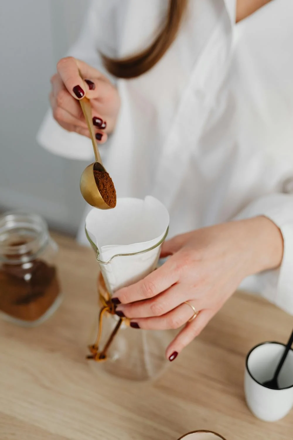 Une femme qui prépare du café | Source : Pexels