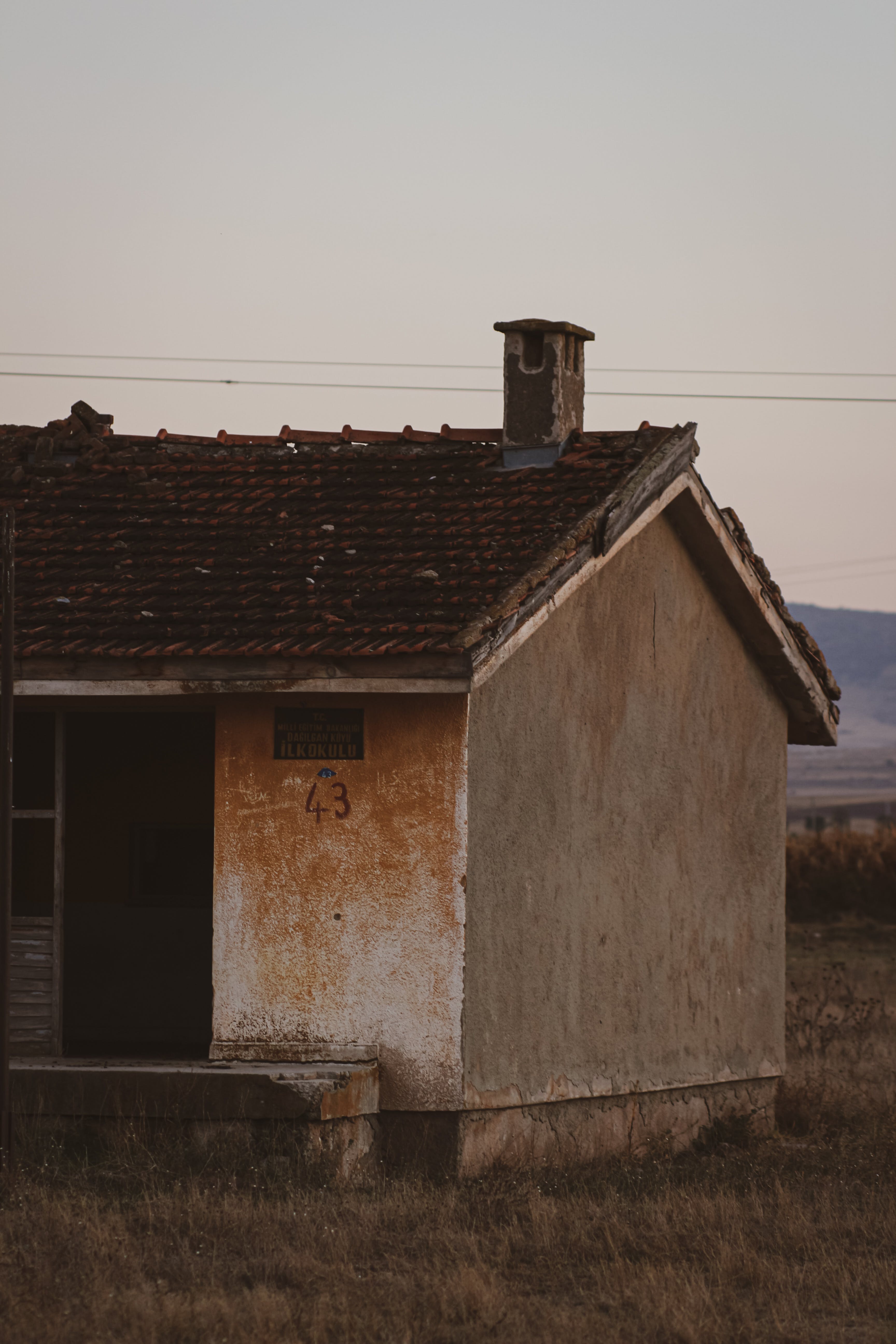 Une vieille maison dans une ferme. | Source : Pexels