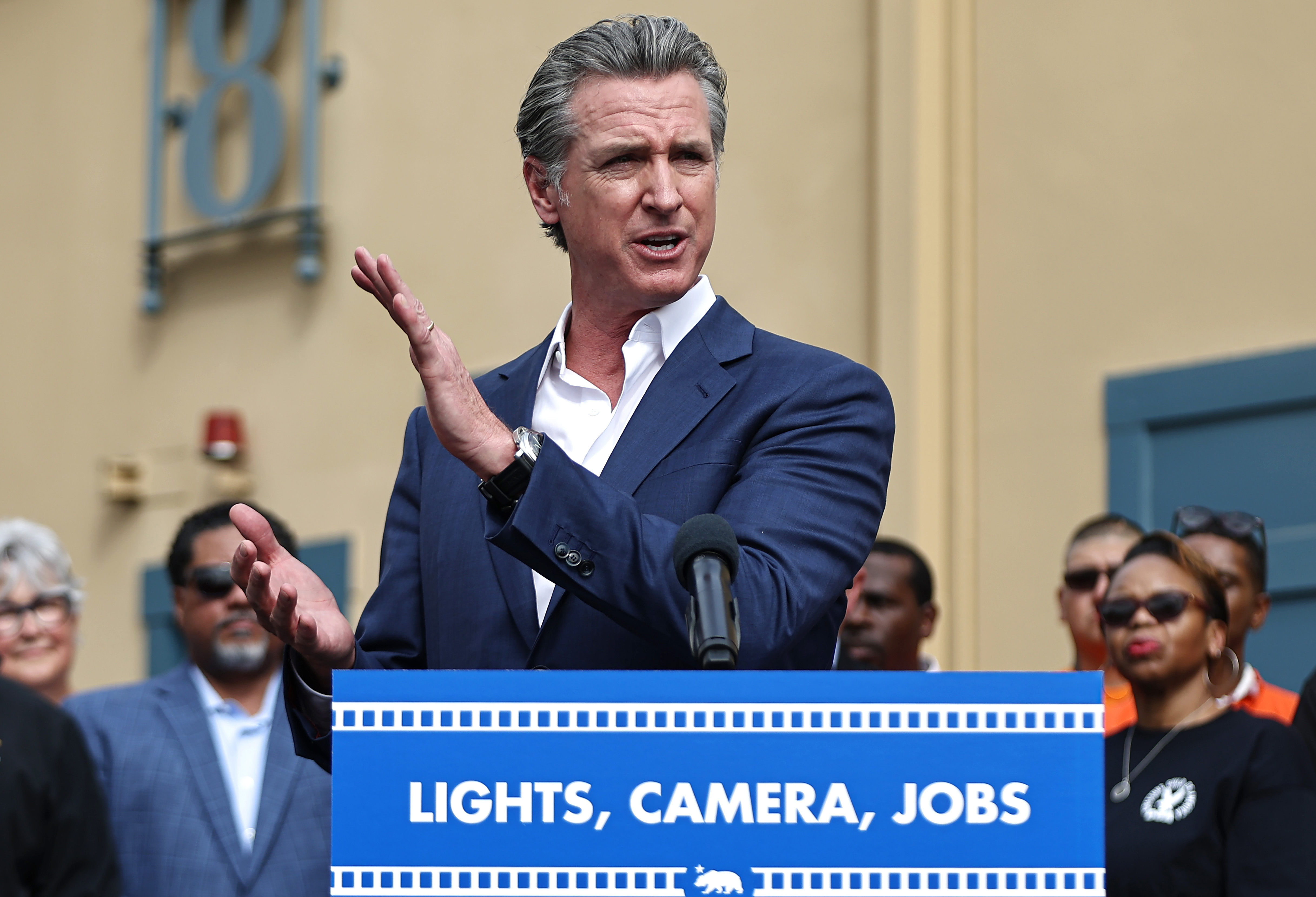 Le gouverneur de Californie Gavin Newsom s'exprime lors d'une conférence de presse à Los Angeles, Californie, le 27 octobre 2024 | Source : Getty Images