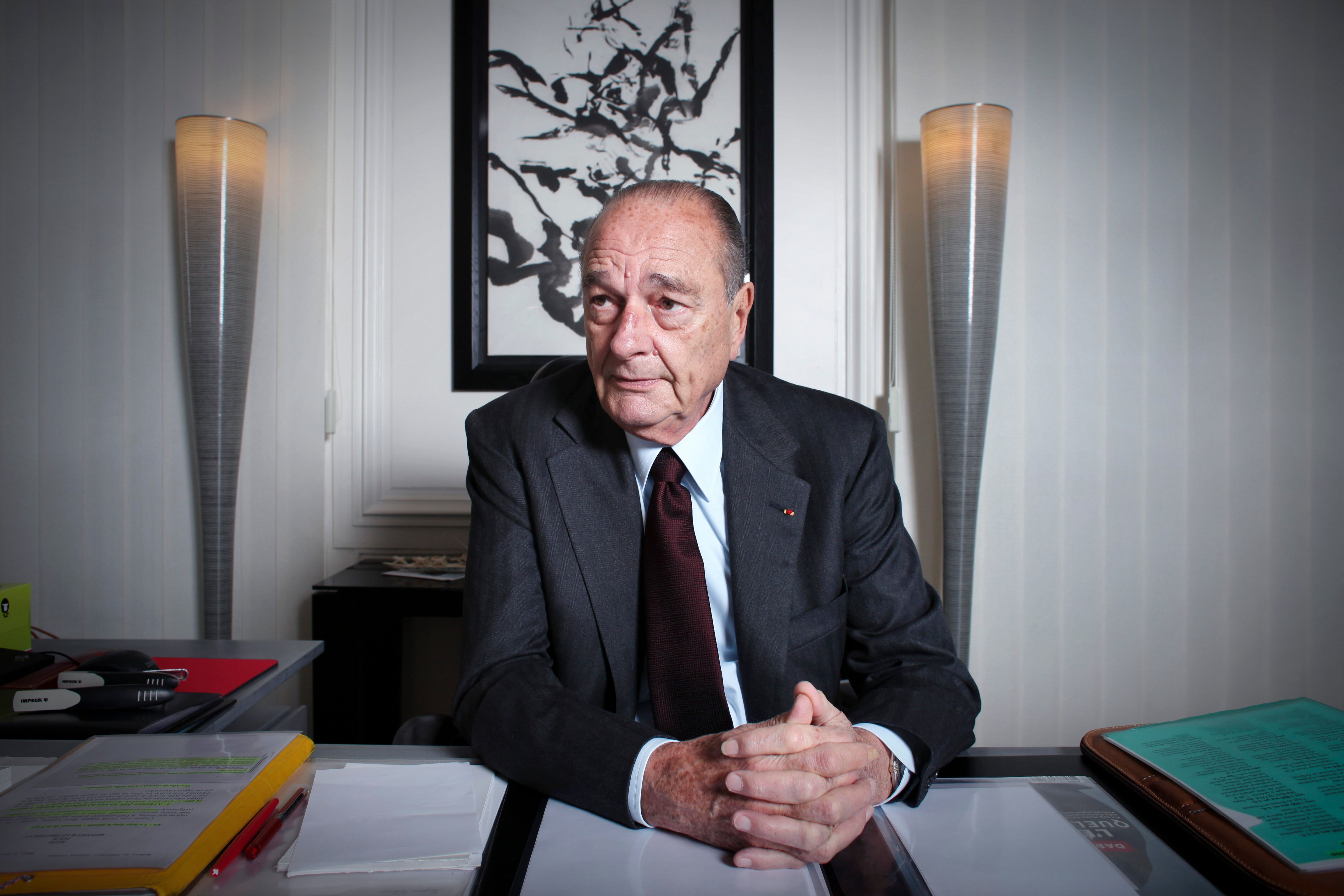 L'ancien président français Jacques Chirac est interviewé à son bureau le 3 novembre 2009 à Paris, France. | Photo : GettyImage