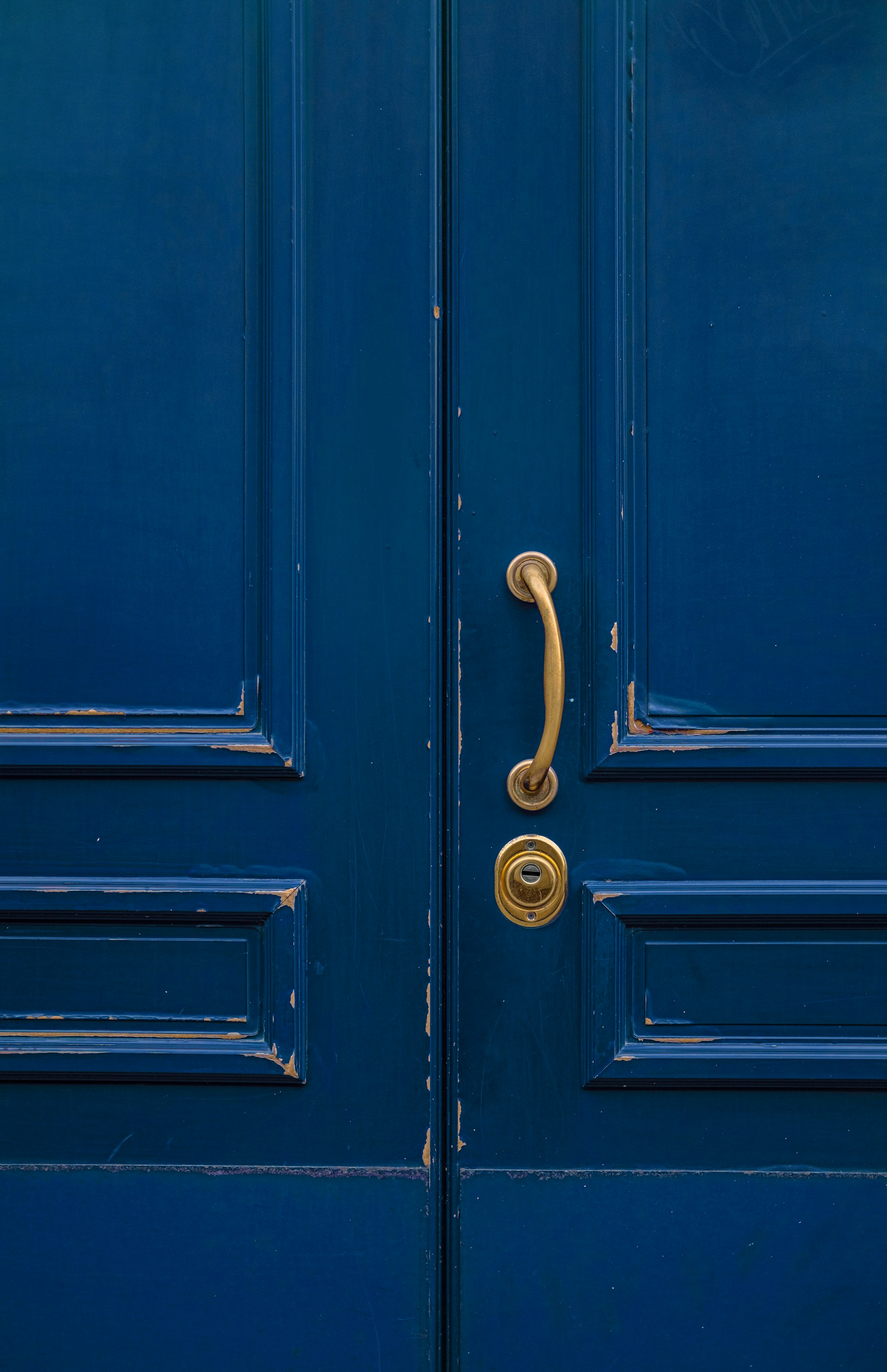 Une porte bleue | Source : Unsplash