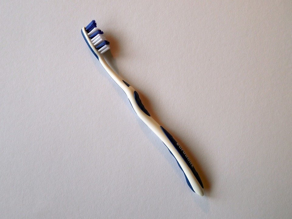 Une brosse à dent. | Photo : Pixabay