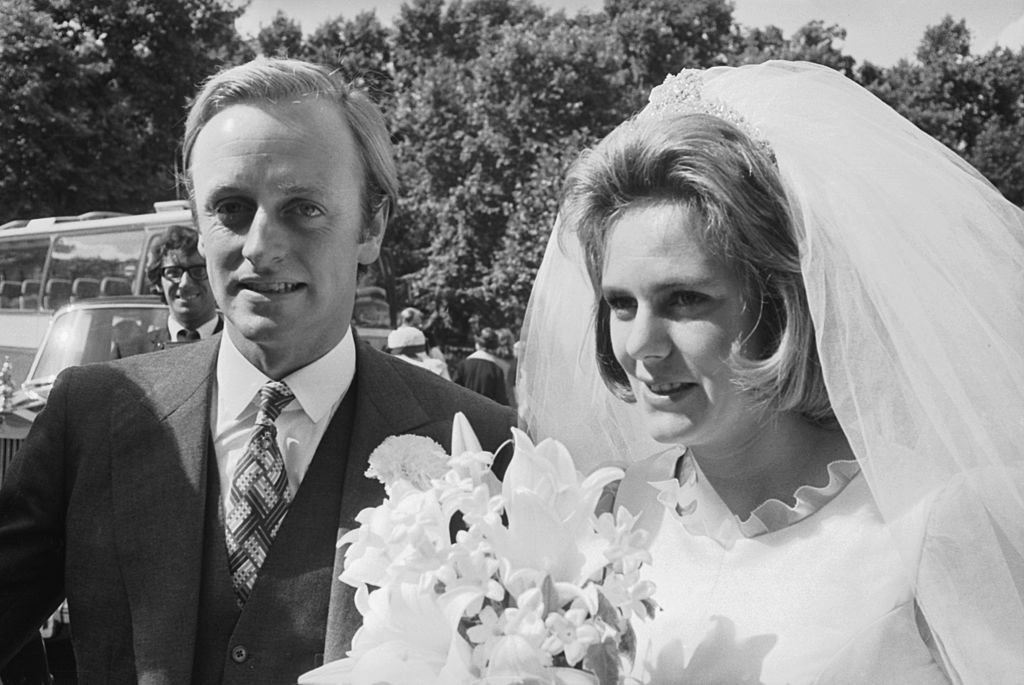 Camilla Shand épouse le major Andrew Parker-Bowles à la chapelle des Gardes, caserne Wellington, le 4 juillet 1973. | Photo : Getty Images
