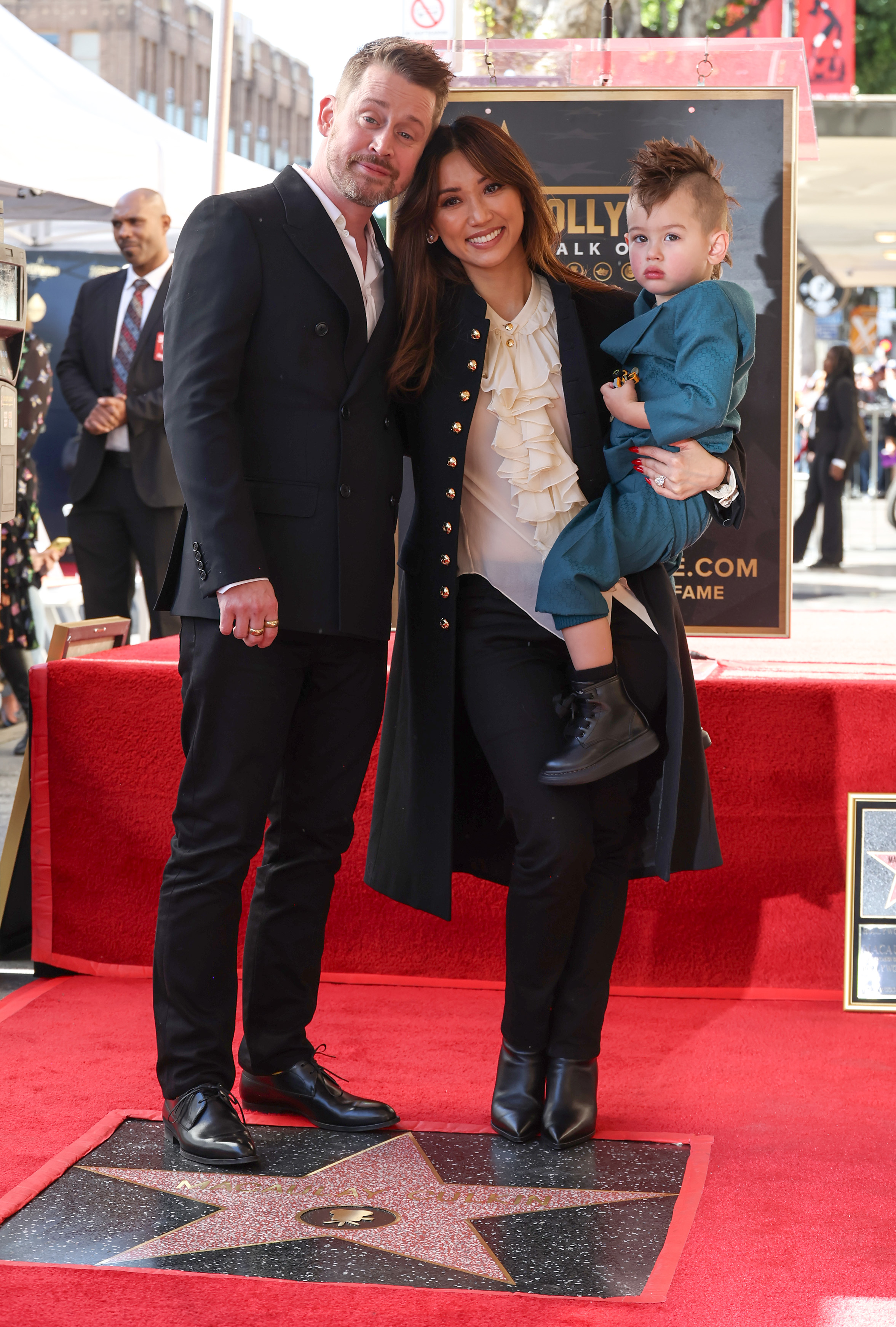 Macaulay Culkin, Brenda Song et Dakota Song Culkin | Source : Getty Images