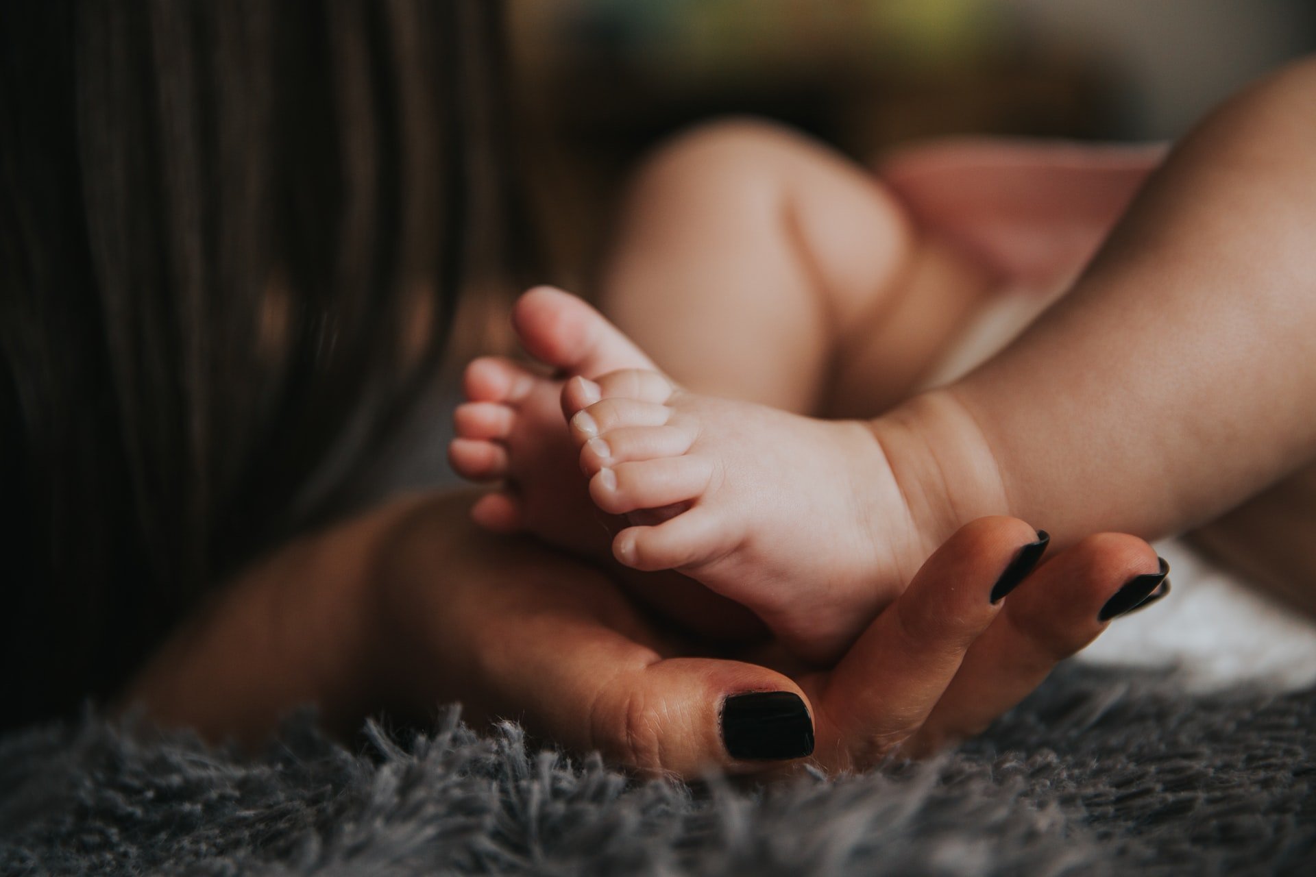 La femme cherchait une baby-sitter pour son enfant | Source : Unsplash