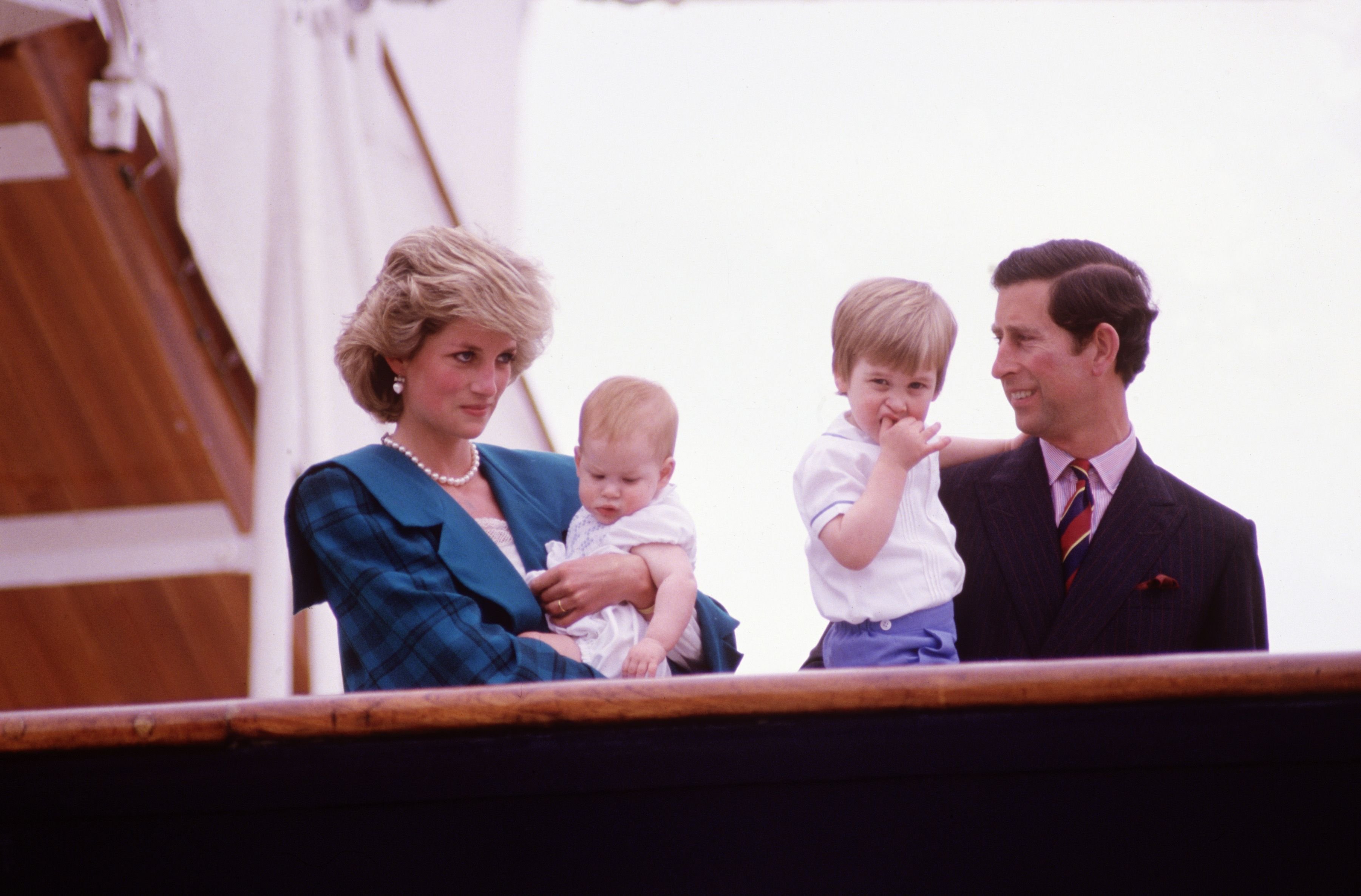 Princesse Diana et son époux Charles avec leurs enfants | Source: Getty Images