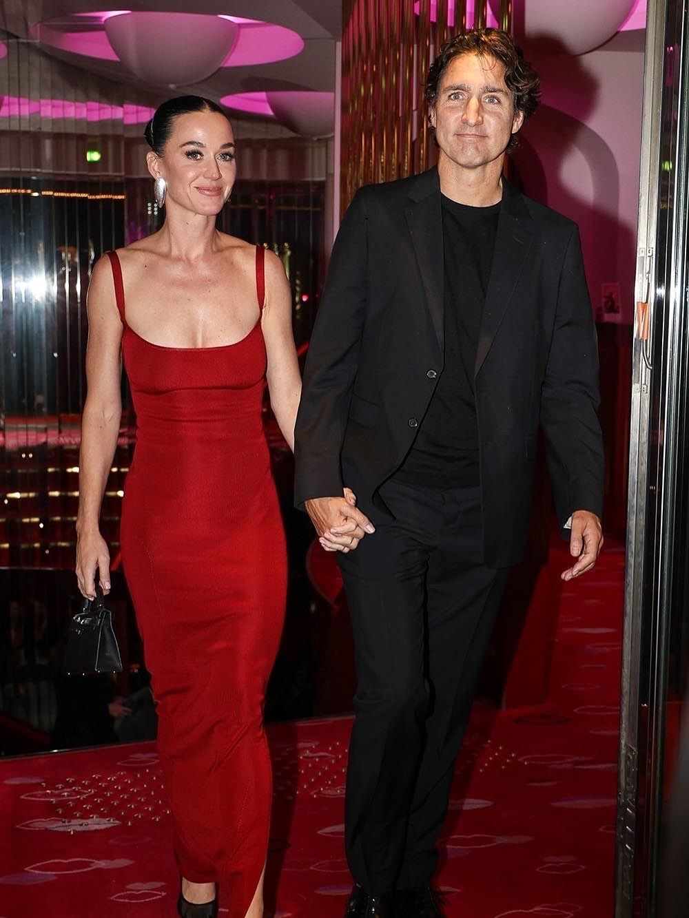 Katy Perry et Justin Trudeau sont vus quittant le Crazy Horse Paris le 25 octobre 2025, à Paris, en France. | Source : Instagram/people