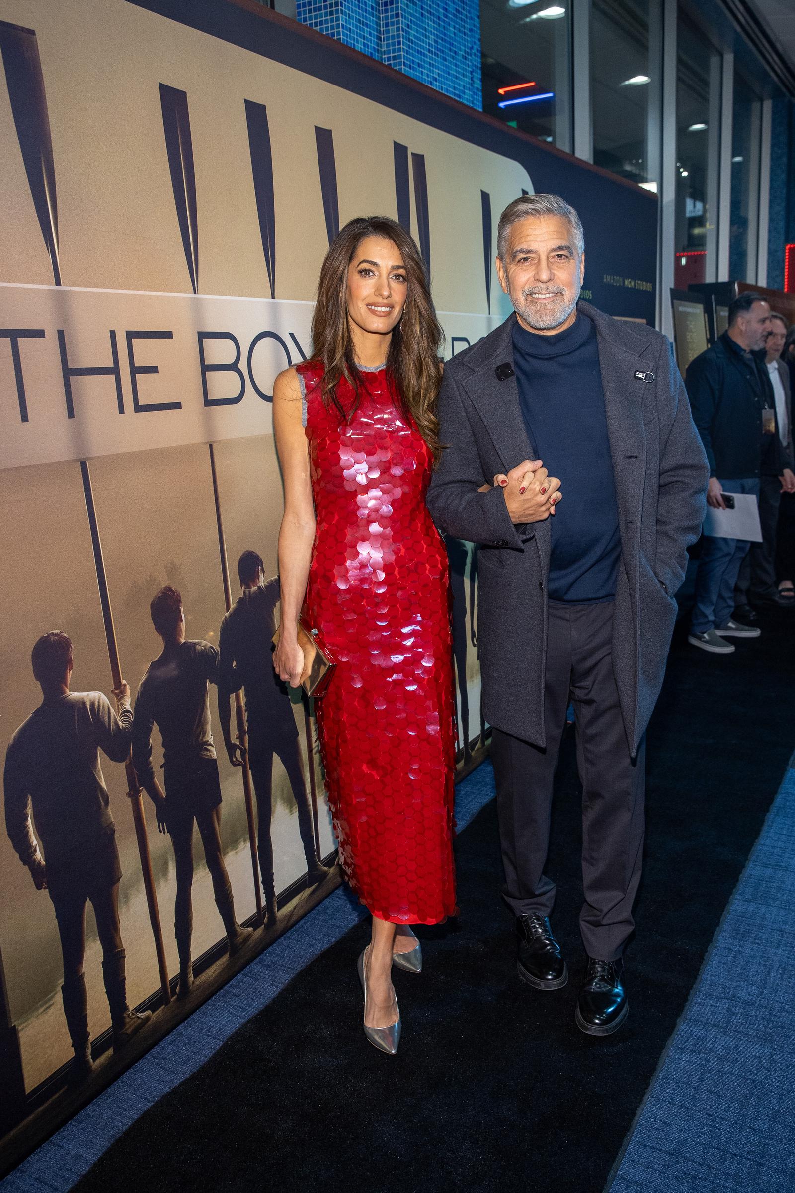 Amal et George Clooney assistent à la projection de "The Boys In The Boat" le 7 décembre 2023 | Source : Getty Images