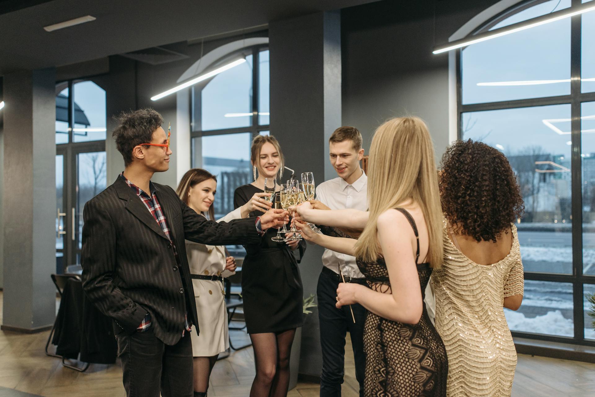Des collègues lors d'une fête d'entreprise | Source : Pexels