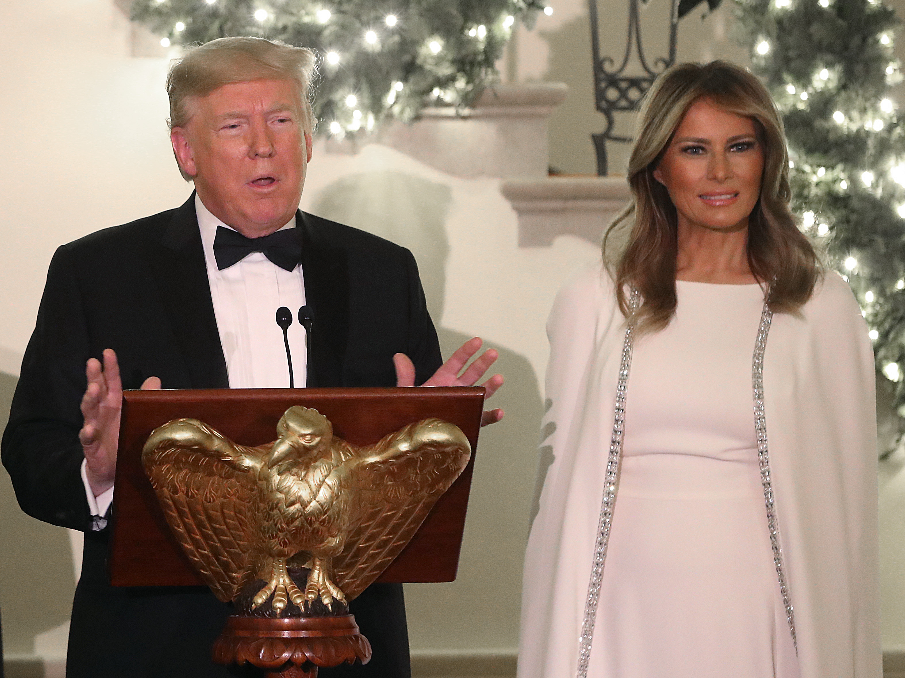 Le président Donald Trump et la première dame Melania Trump lors d'un bal du Congrès dans le grand foyer de la Maison Blanche, le 12 décembre 2019 | Source : Getty Images