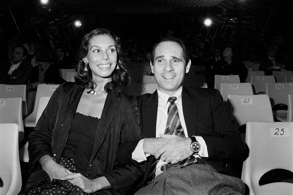 Guy Marchand et sa femme Adelina lors d'un concert d'Henri Salvador à Paris, France, en novembre 1982. | Photo : Getty Images