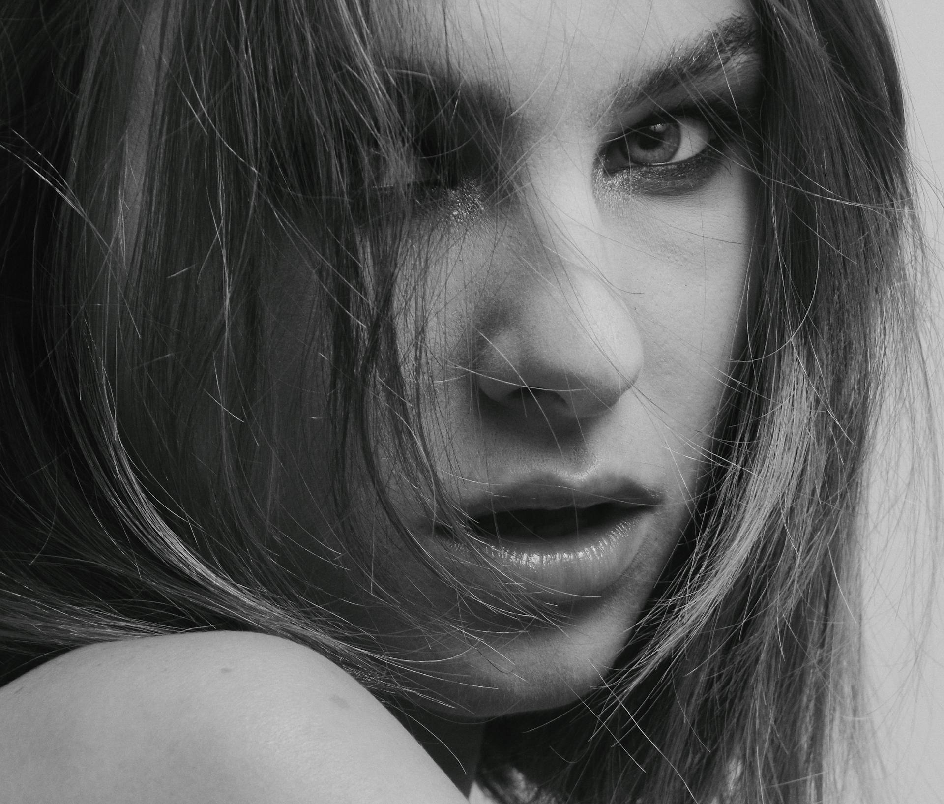 Une femme à l'expression sinistre | Source : Pexels