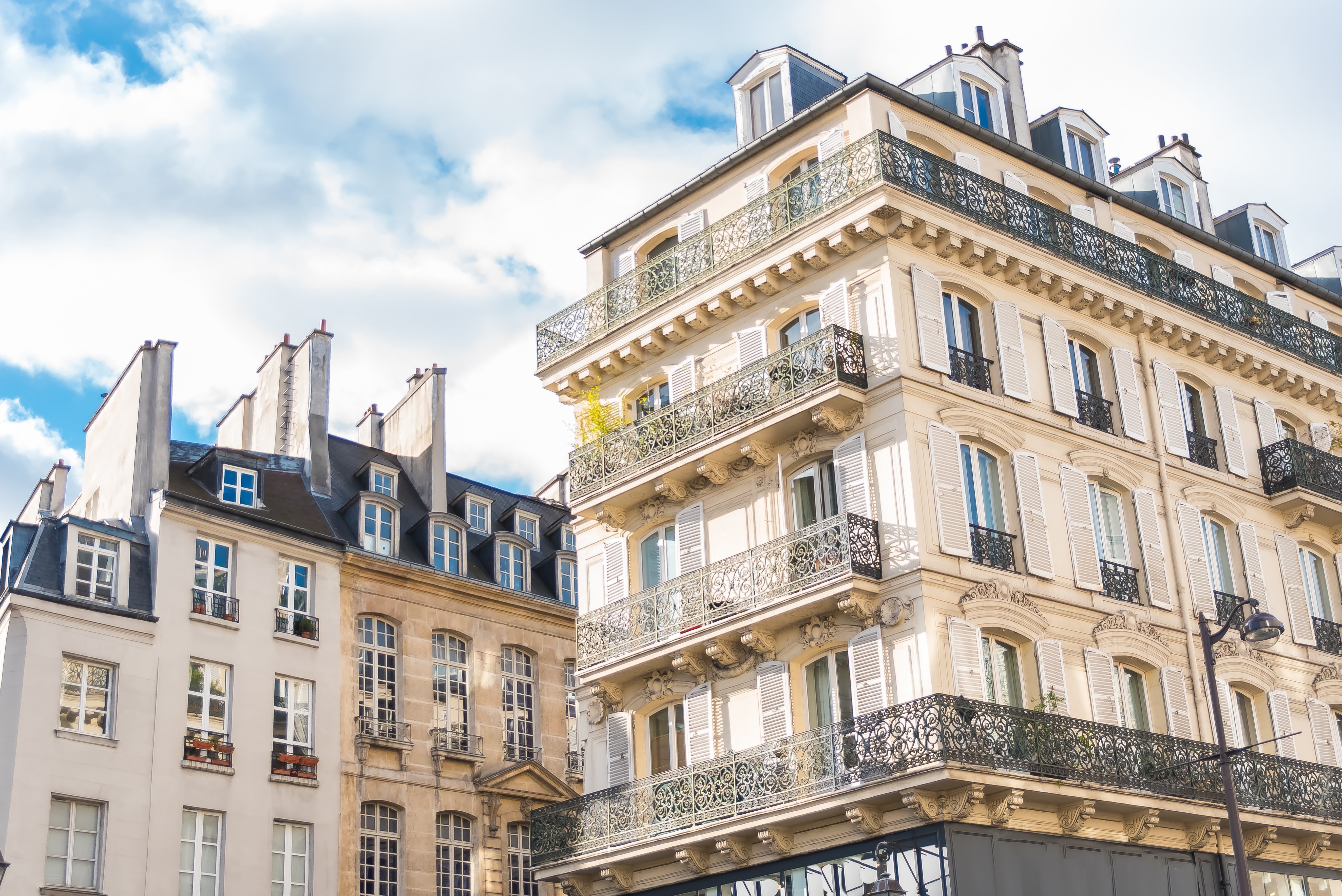 Paris, façades typiques du centre, beaux bâtiments. | Photo: Shutterstock