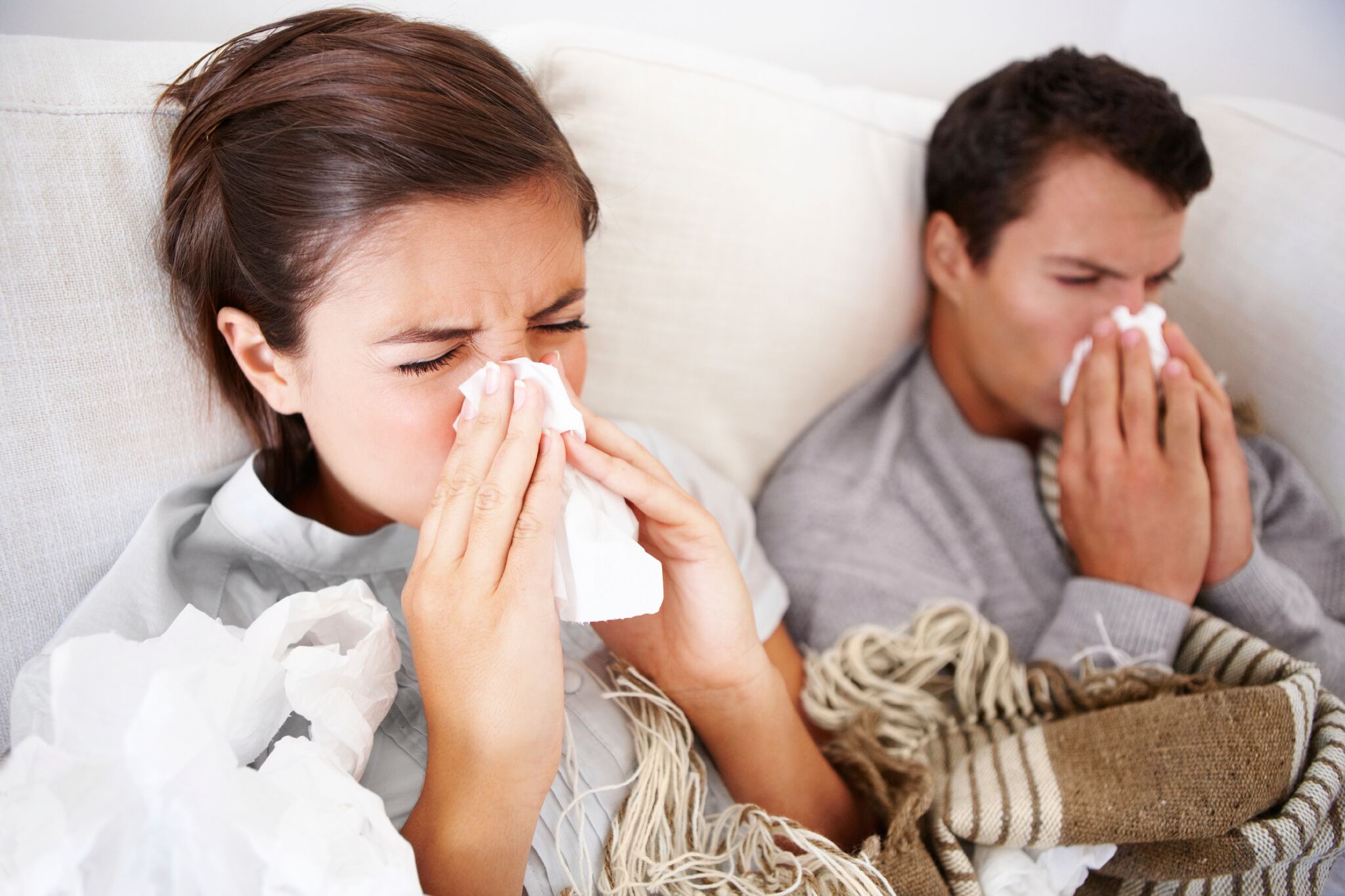Une fille et son père souffrant de la grippe. l Source: Getty Images