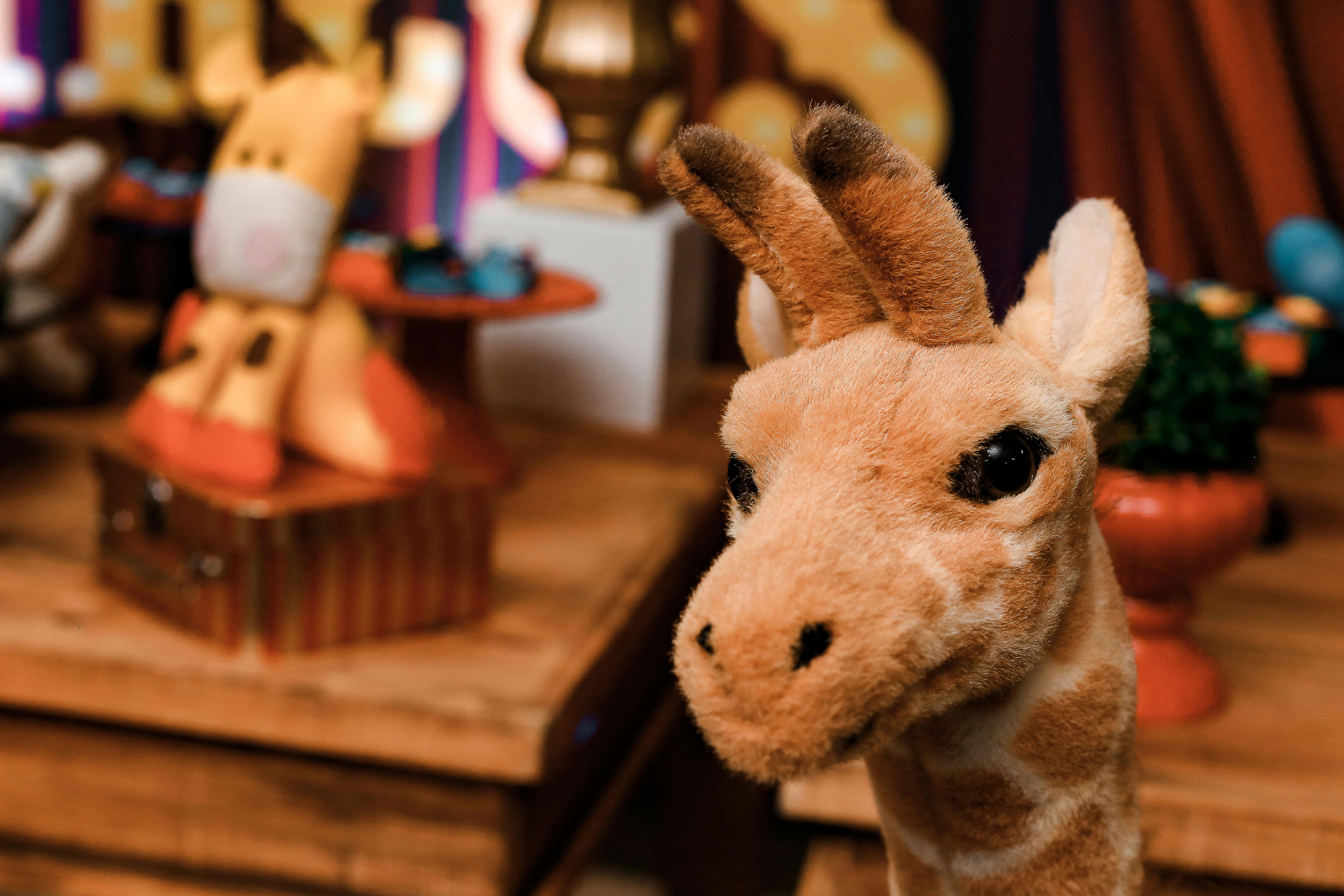 Un jouet girafe en peluche | Source : Pexels