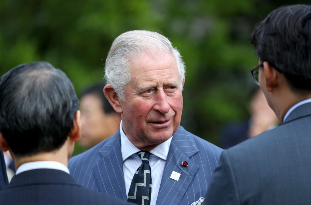 Le Prince Charles assiste à une réception organisée par l'Ambassadeur britannique Paul Madden pour célébrer les partenariats entre le Royaume-Uni et le Japon. | Photo : Getty Images