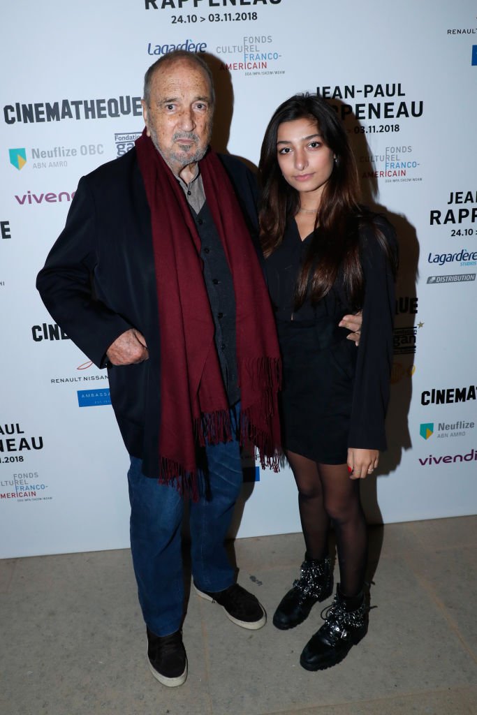 Jean-Claude Carrière et sa fille Kiara Carriere assistent à la rétrospective de Jean-Paul Rappeneau avec la projection du film "Cyrano de Bergerac" à la Cinémathèque française le 24 octobre 2018 à Paris. | Photo : Getty Images