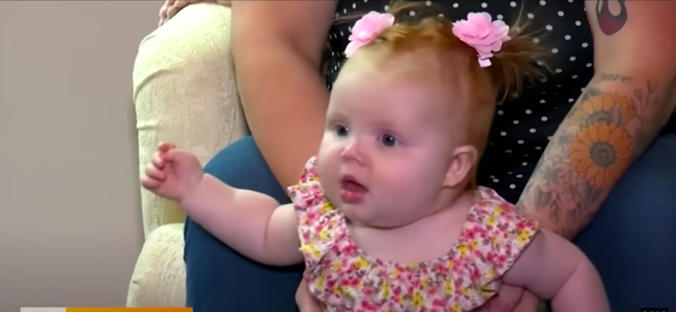 Le bébé Zoey, qui a été trouvée dans la boîte à bébé Safe Haven en Floride. | Source : Youtube.com/CBS Miami