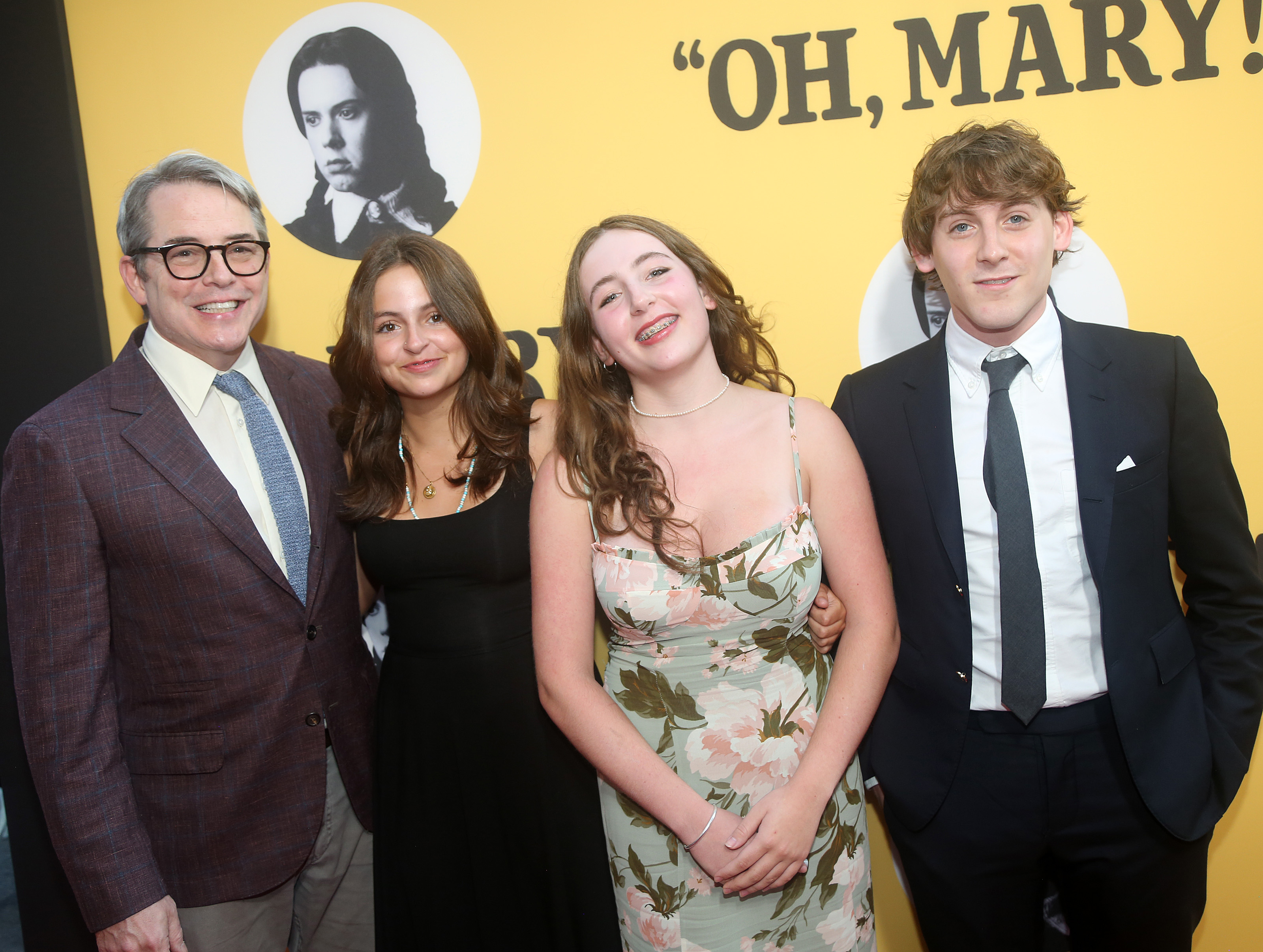 Matthew, Marion, Tabitha et James Broderick posent lors de la soirée d'ouverture de "Oh, Mary" à Broadway au Lyceum Theatre à New York, le 11 juillet 2024. | Source : Getty Images