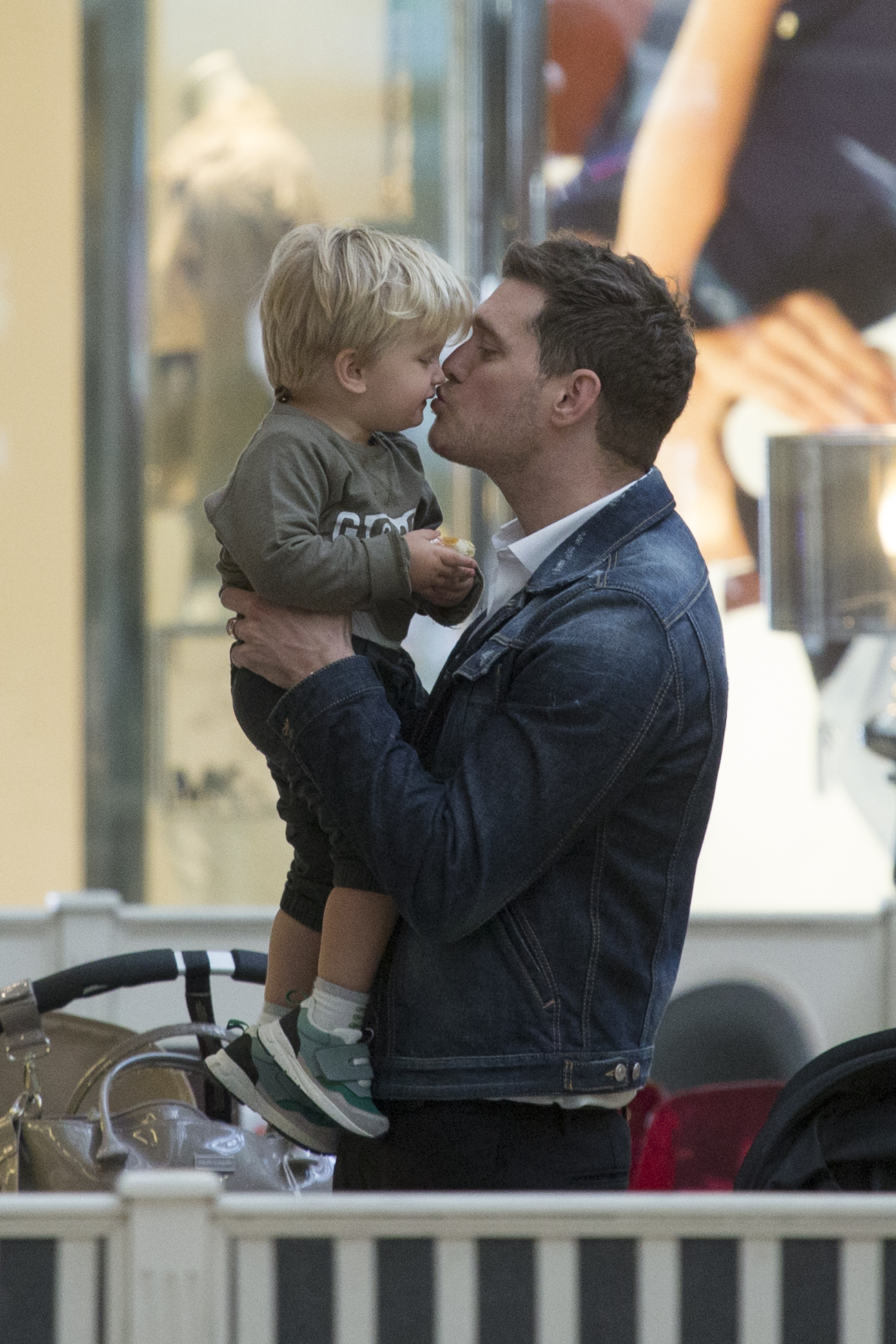 Le musicien et son fils repérés à Madrid, en Espagne, le 28 avril 2015 | Source : Getty Images