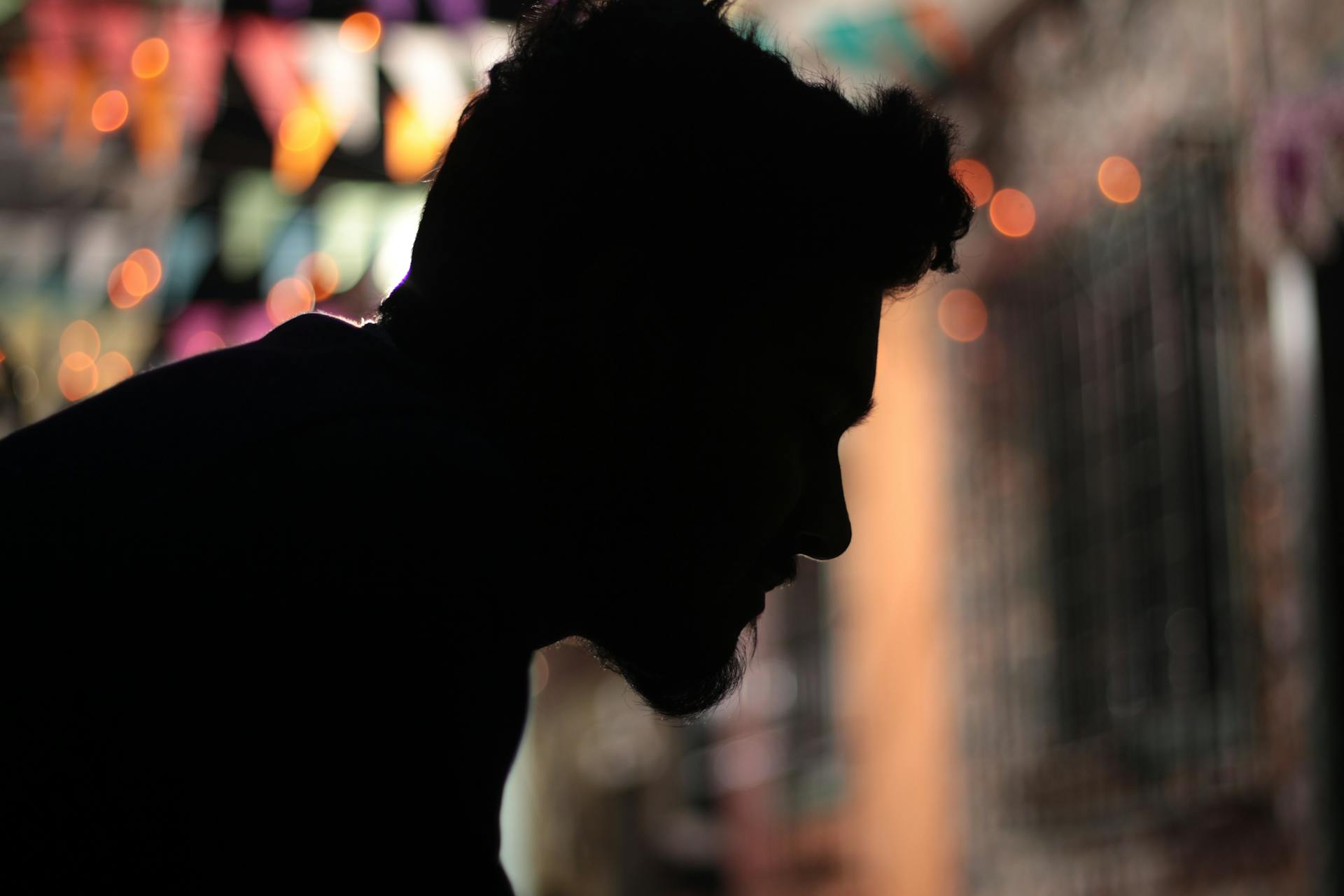 La silhouette d'un homme | Source : Pexels