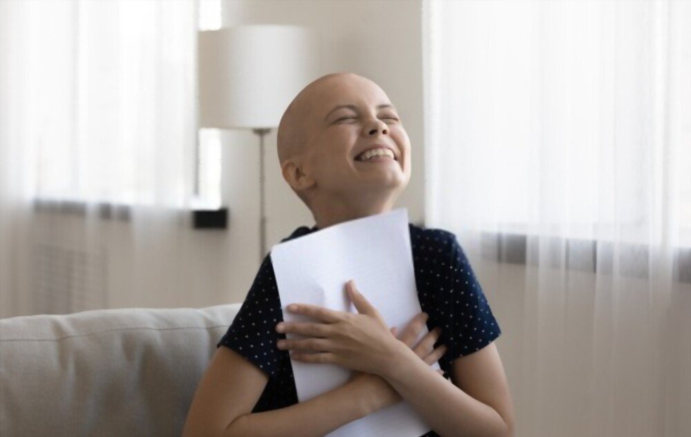 Une jeune fille qui a combattu le cancer. | Photo : Shutterstock