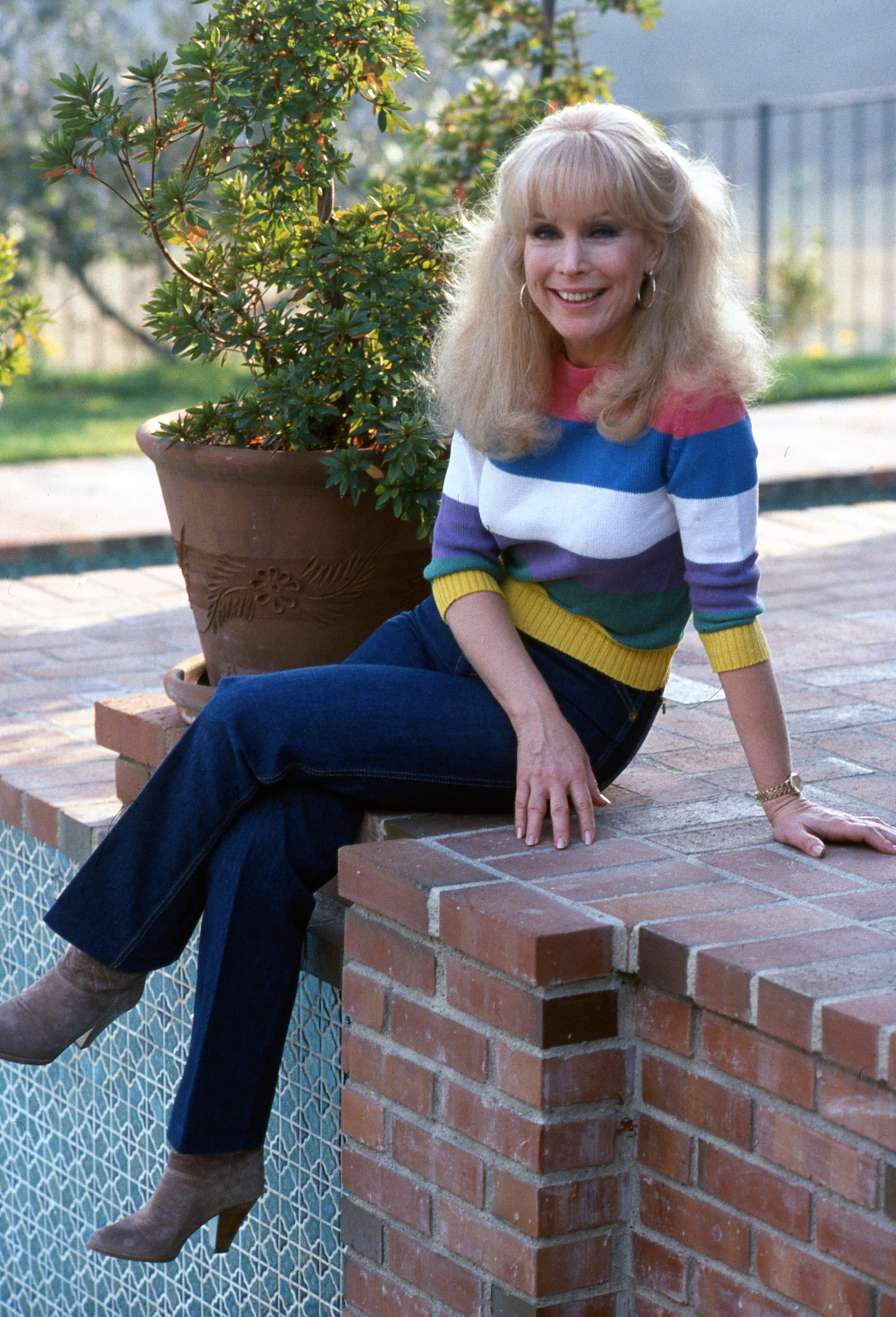 Barbara Eden pose pour un portrait en 1980 à Los Angeles, Californie. | Source : Getty Images