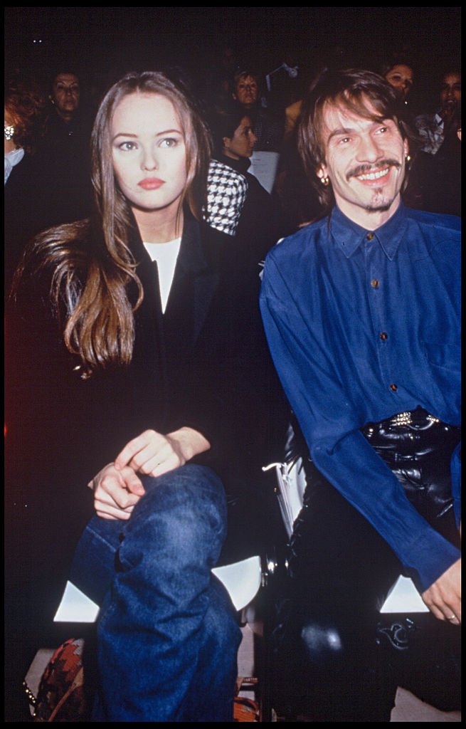 Vanessa Paradis et Florent Pagny à la Défilé de prêt-à-porter Chanel printemps été 1992. | Photo : Getty Images