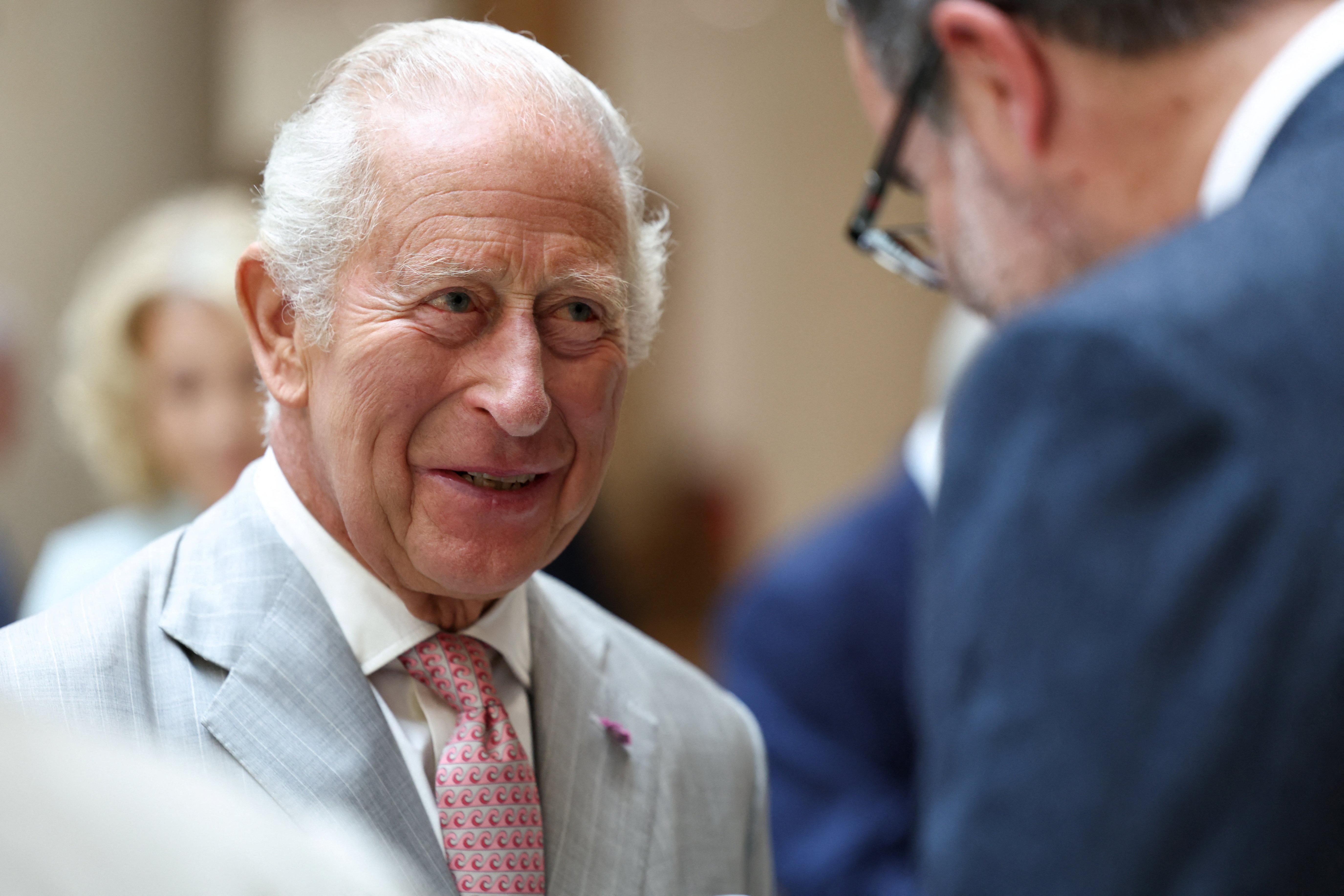 La rencontre entre les Sussex et la famille royale aurait été privée. À cette occasion, le roi Charles III a rencontré des membres du personnel universitaire et des associations locales lors de sa visite au Stephen A. Schwarzman Centre for the Humanities de l’université d’Oxford, le 10 juillet 2026, à Oxford, en Angleterre. | Source : Getty Images