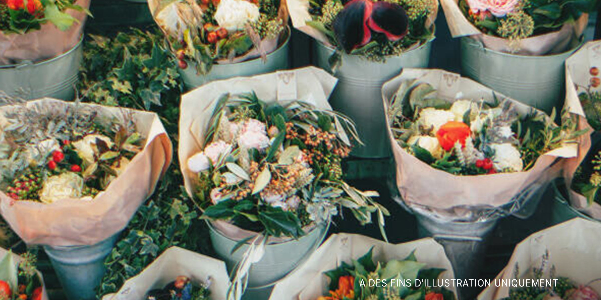 Plusieurs bouquets de fleurs. | Source : Shutterstock
