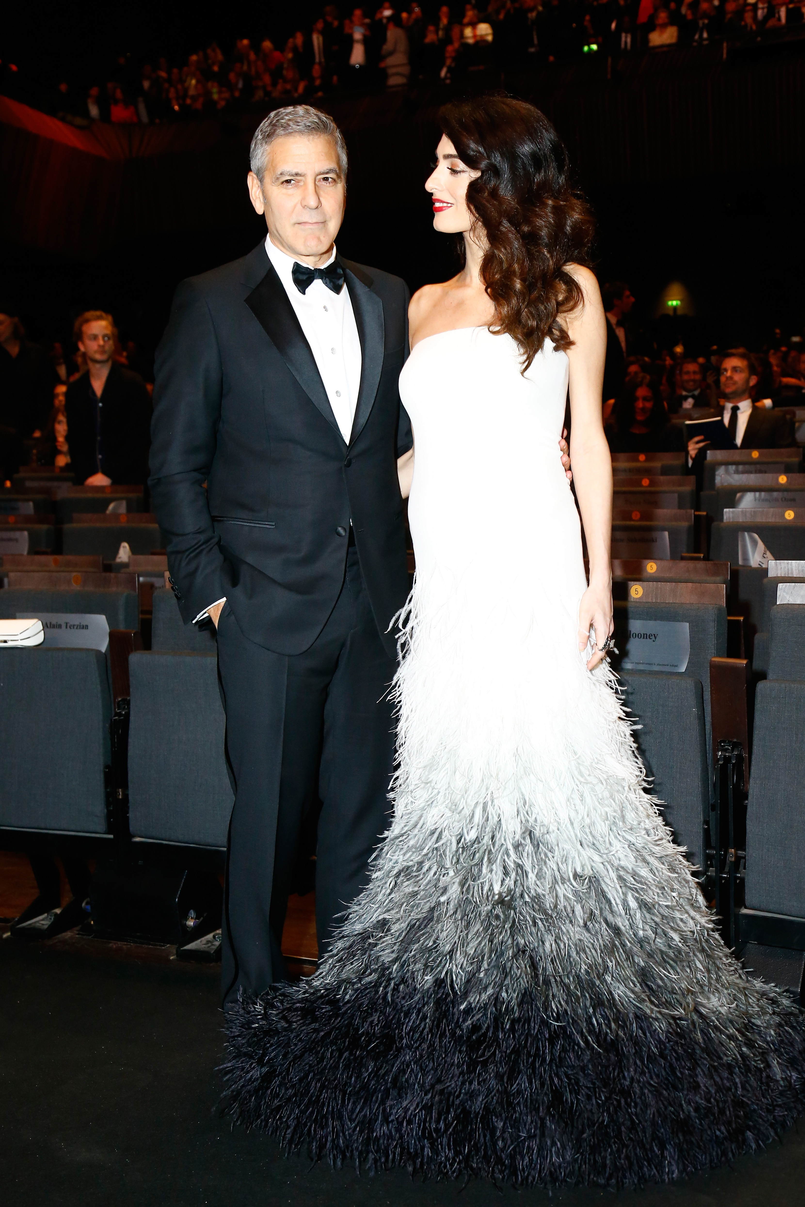 George et Amal Clooney lors de la cérémonie des César du cinéma à la salle Pleyel à Paris, France, le 24 février 2017 | Source : Getty Images