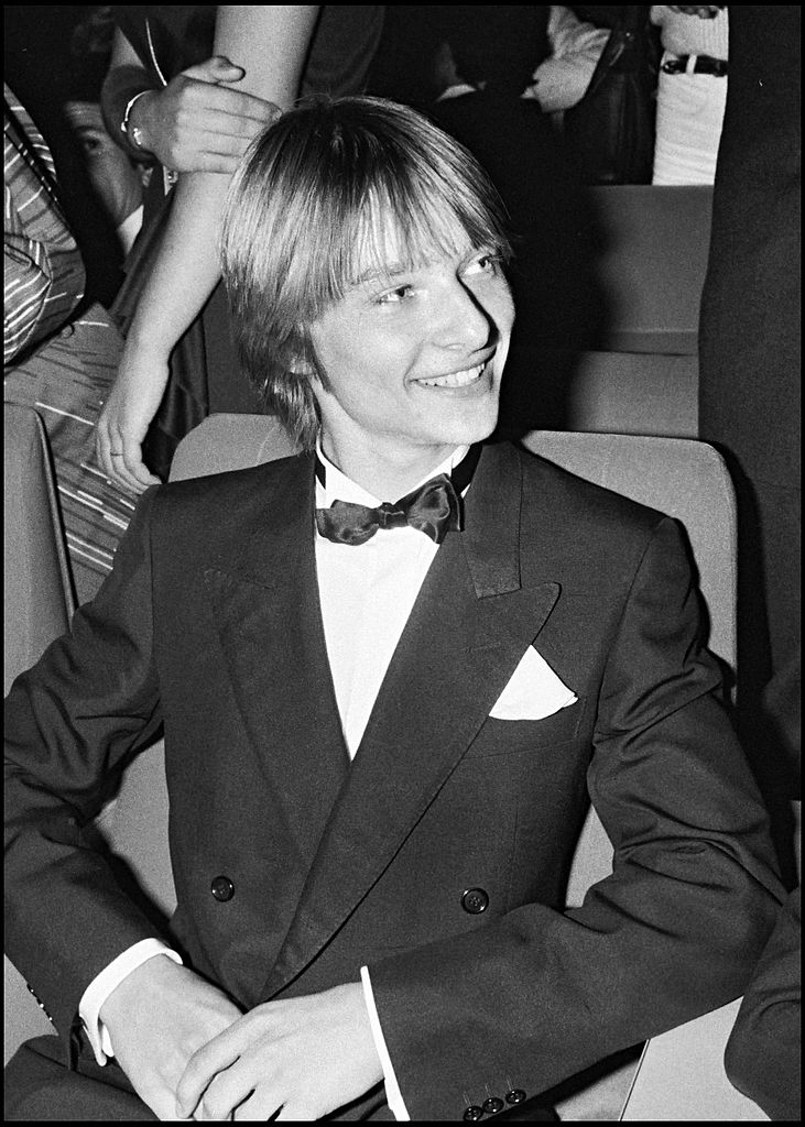 Le garçon au Palais des Congrès pour le concert de sa mère Sylvie Vartan en 1983 I Source : Getty Images
