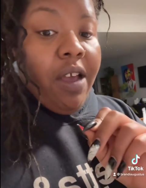 Brandi Augustus met en garde contre la pâte à gaufre dans les hôtels | Source : tiktok.com/brandiaugustus