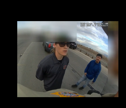 Tyler Johns dit à la police qu'il a tiré sur Brandon Dominguez-Chavarria, comme le montrent les images de la caméra le 22 novembre 2025. | Source : Facebook Reel/Thisisbutter