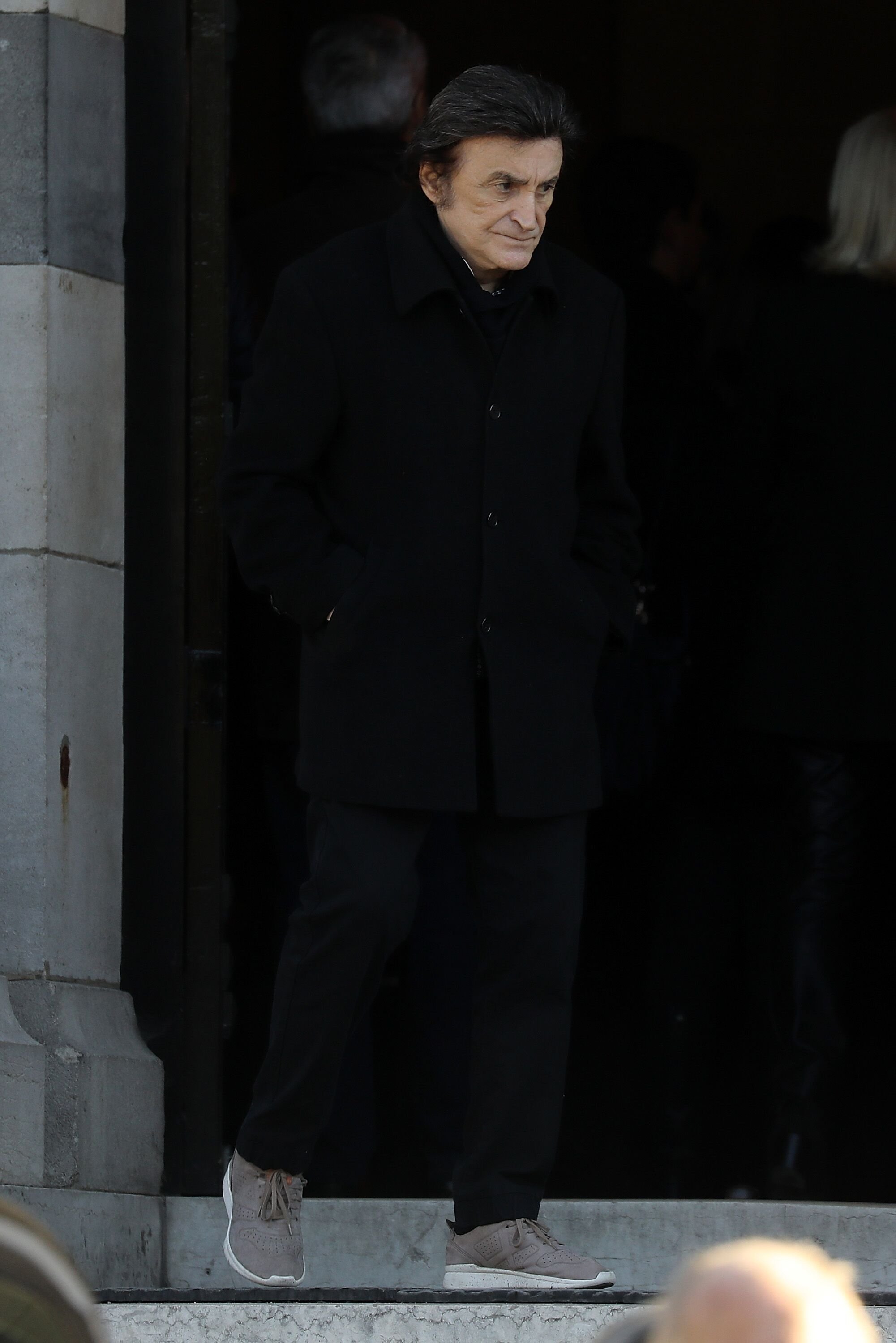 Dick Rivers assiste aux funérailles du journaliste français Philippe Gildas au cimetière Pere-Lachaise à Paris le 5 novembre 2018. | Source : Getty Images