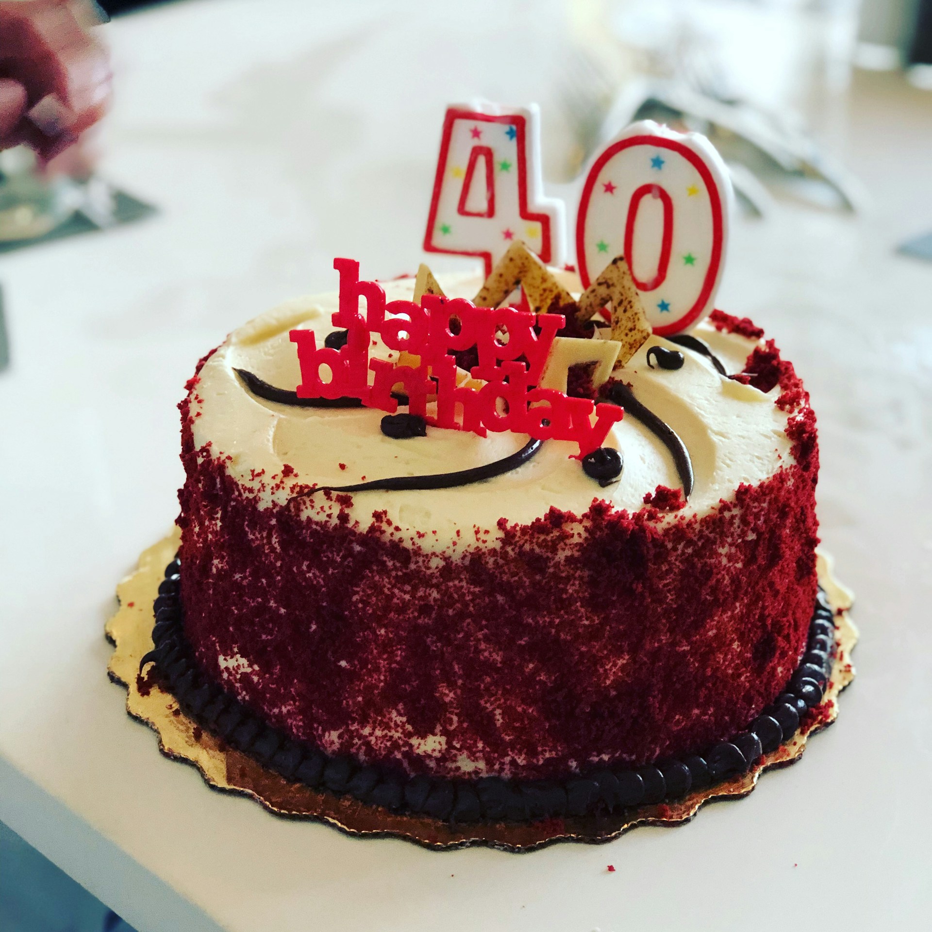 Un gâteau d'anniversaire pour les 40 ans | Source : Unsplash