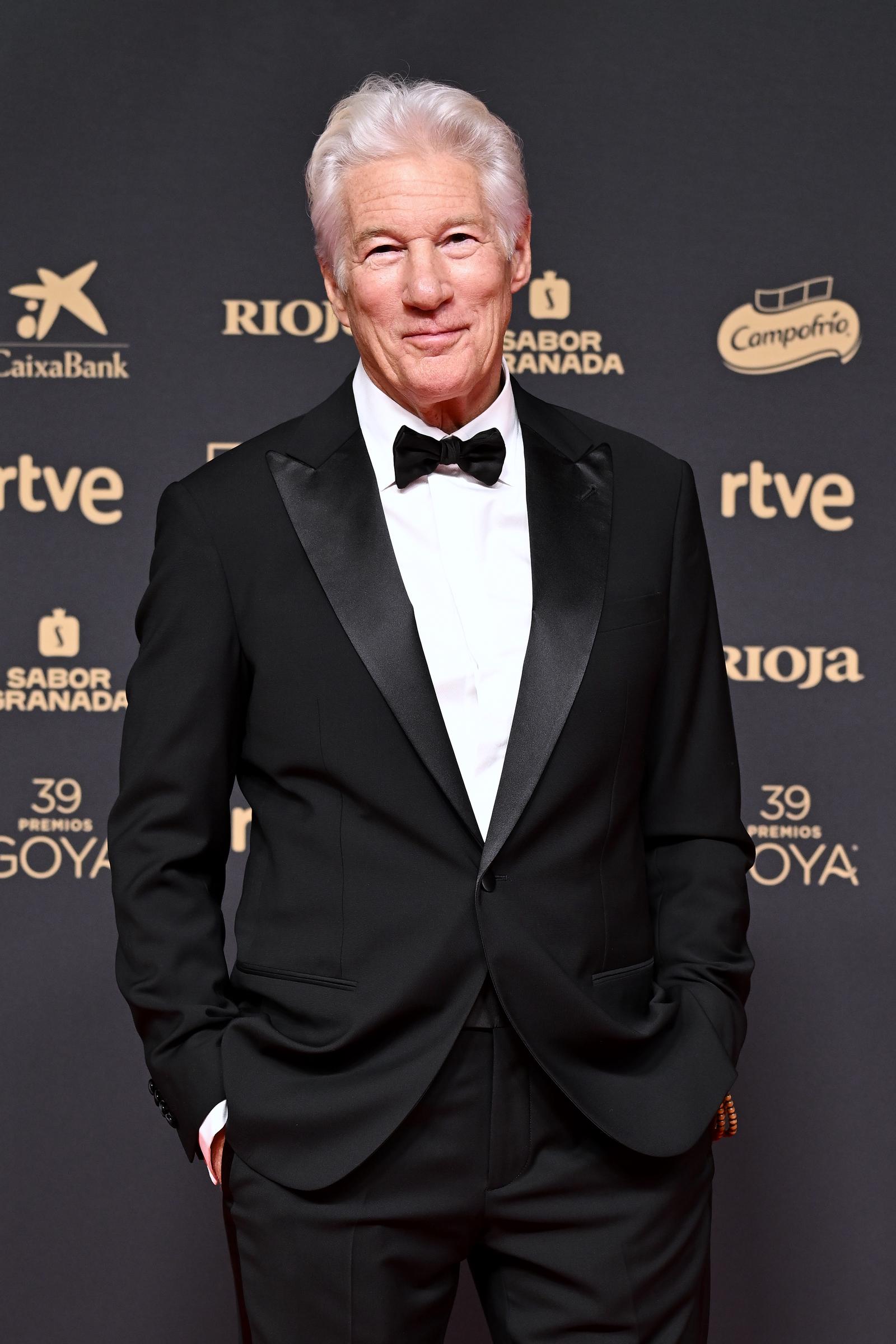 Richard Gere assiste au tapis rouge lors des Goya Cinema Awards 2025 au Granada Conference & Exhibition Centre le 8 février 2025, à Grenade, Espagne | Source : Getty Images