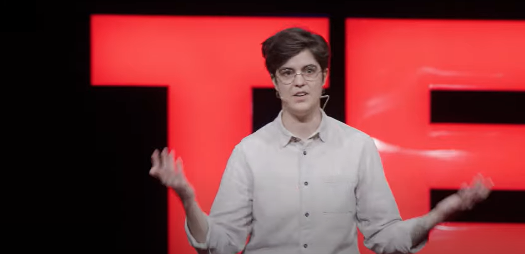 Marlene Engelhorn parle de son désir d'être taxée comme une héritière autrichienne possédant des millions en octobre 2022 | Source : YouTube/TEDx Talks