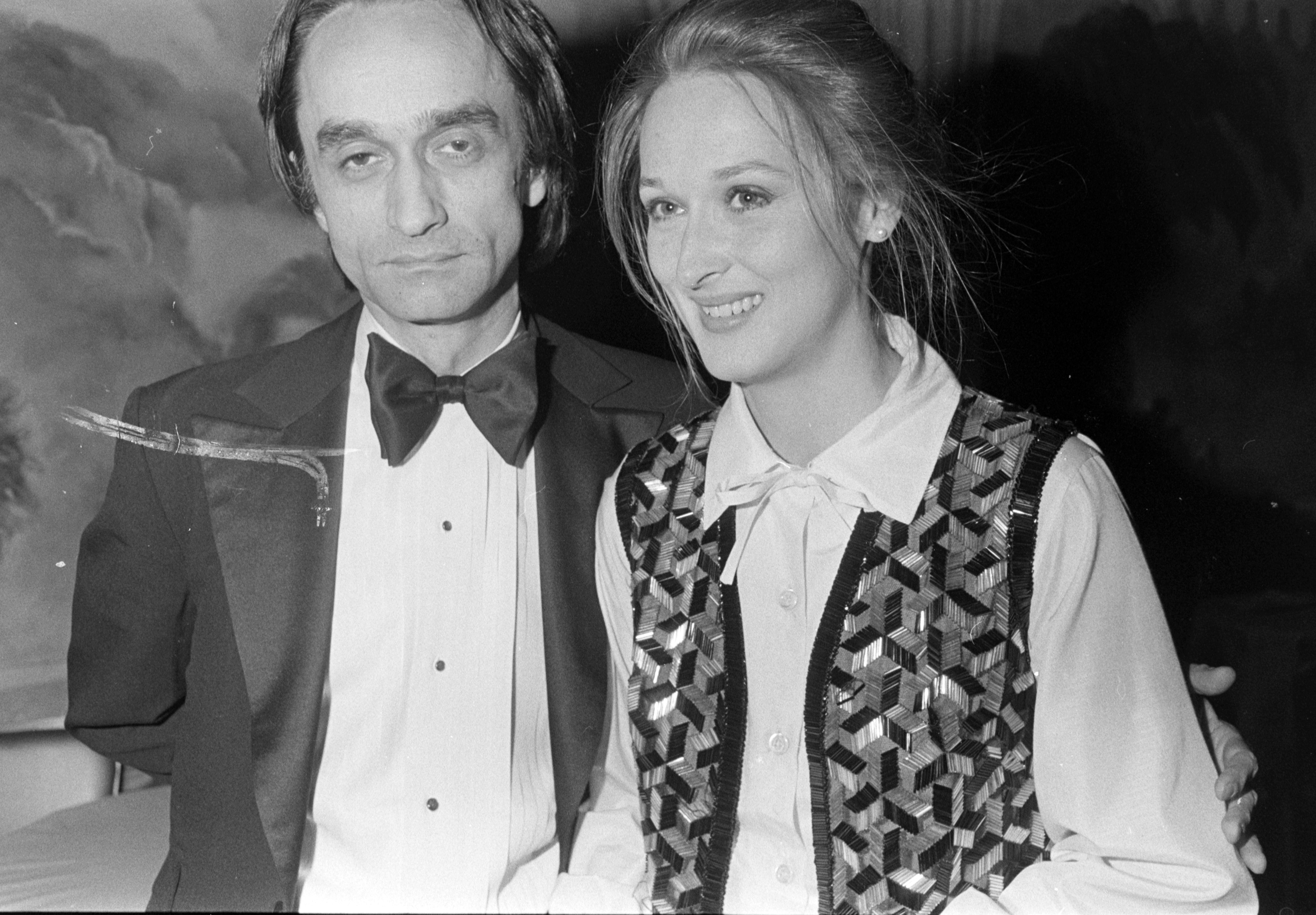 John Cazale et Meryl Streep lors d'une fête à l'hôtel Pierre le 19 novembre 1976 à New York. | Source : Getty Images
