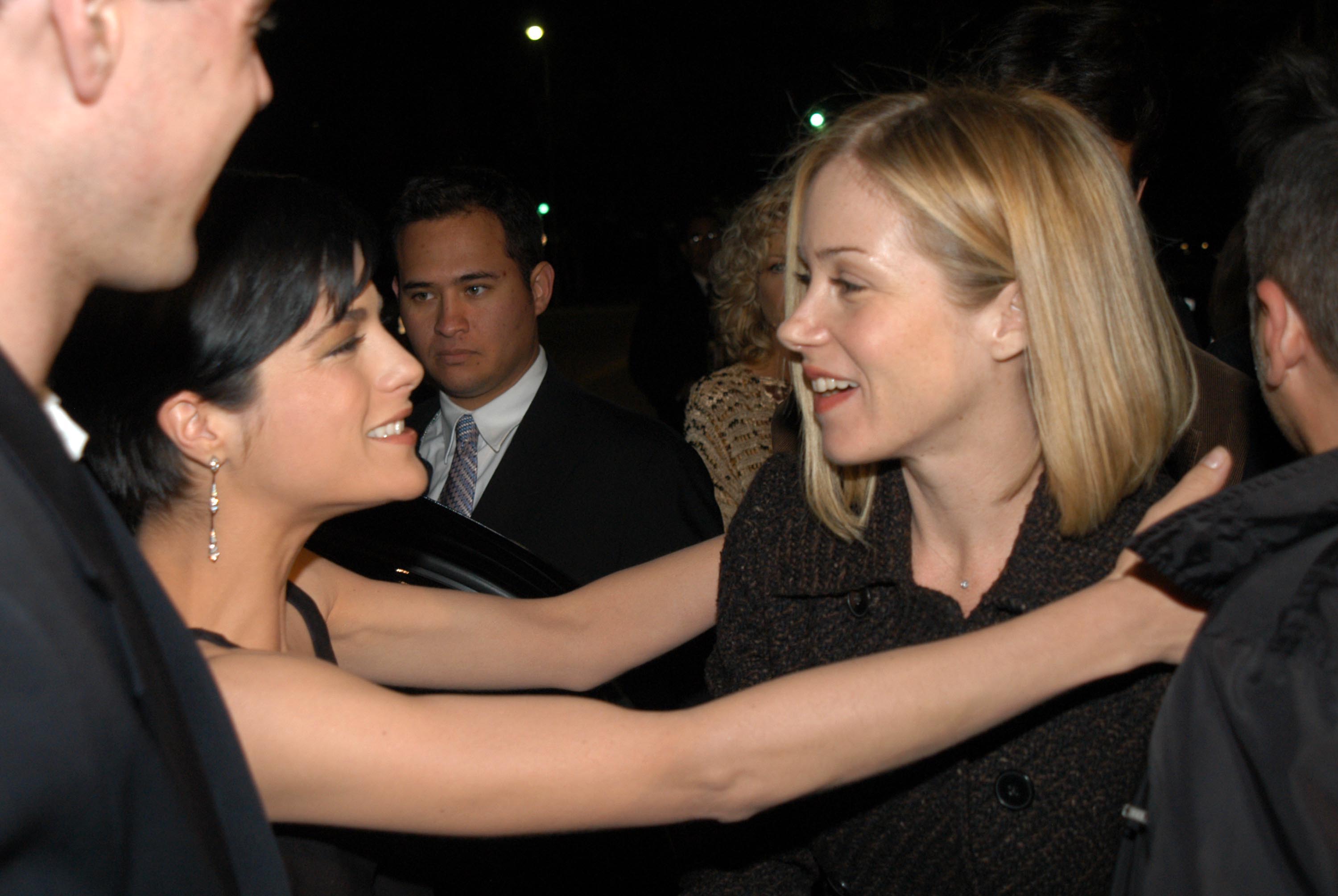 Selma Blair et Christina Applegate à la première de "A Guy Thing" à Los Angeles le 14 janvier 2003. | Source : Getty Images